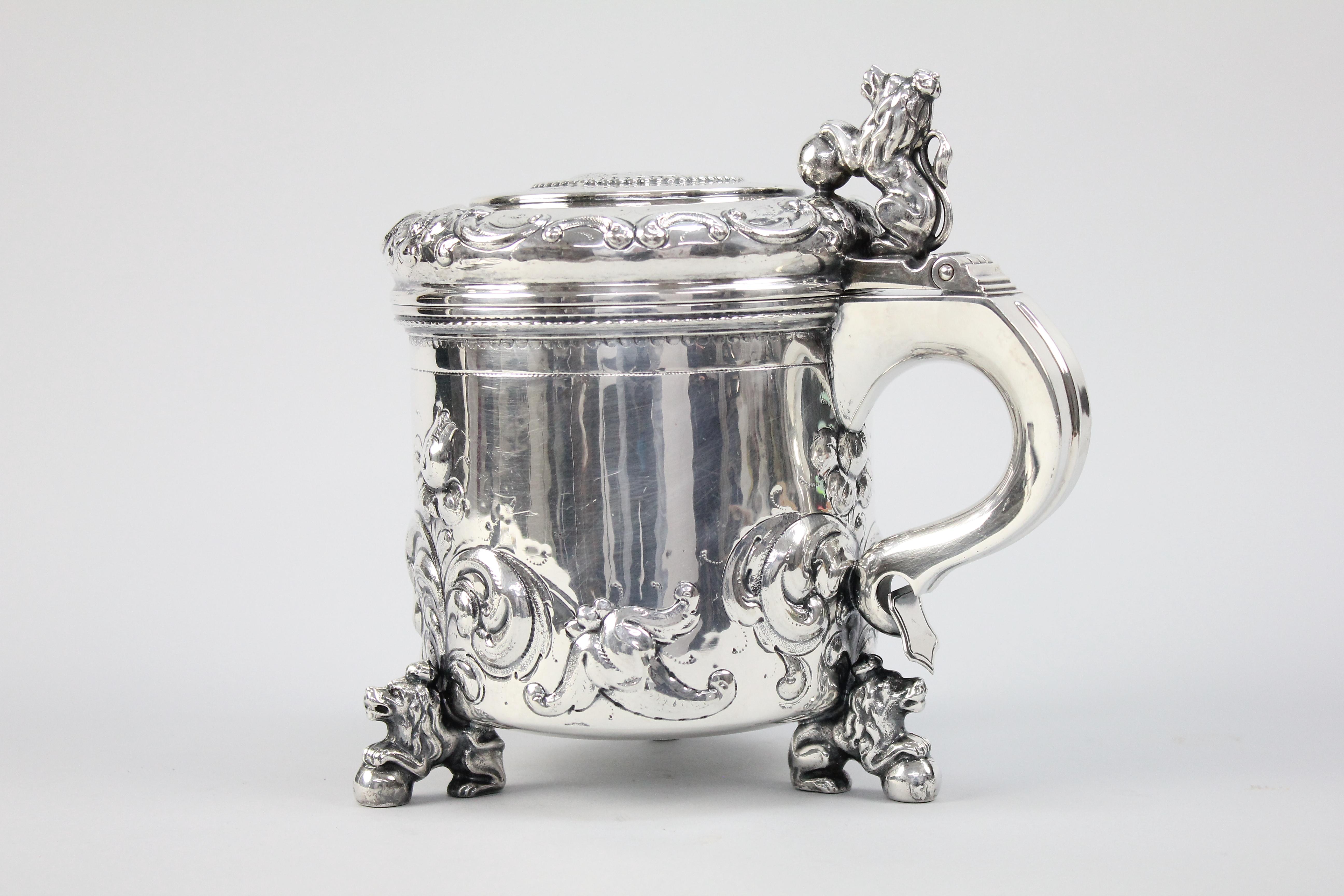 Wonderful Swedish silver lidded tankard by C G Hallberg, Stockholm 1950.
Made in the Scandinavian Baroque style.
With four great shaped lions and two medallions depicting the Swedish king Carolus XI (1655-1697) and his wife Queen Ulrica Eleonora