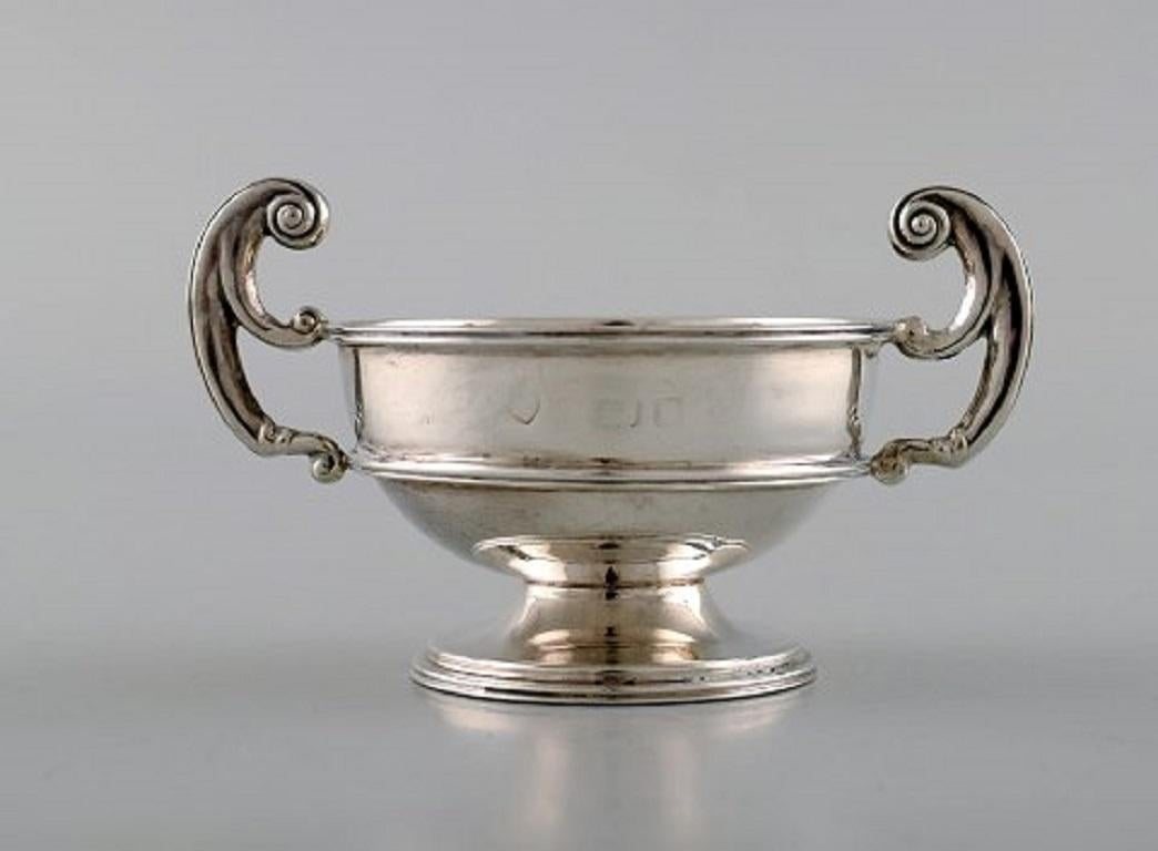 Birmingham, England. Antique silver salt cellar. Neoclassical style. Dated 1902/03.
Measures: 9.5 x 6 cm.
Stamped.
In very good condition.