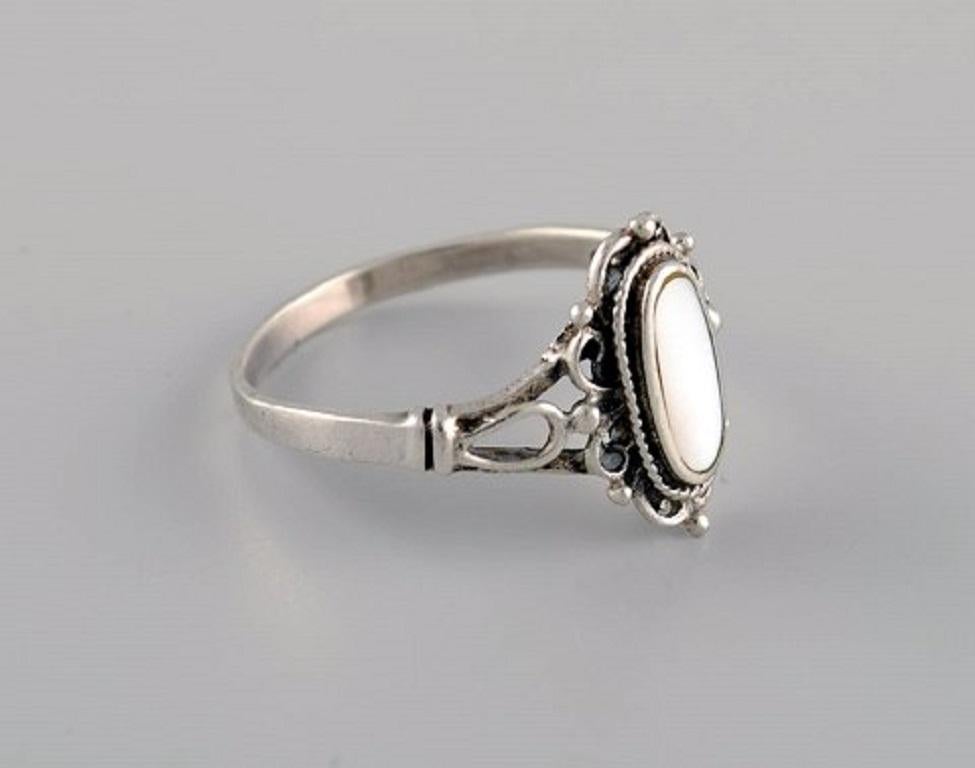 Swedish silversmith. Classic ring in sterling silver adorned with opal. 1960 / 70s.
Diameter: 18 mm.
US size: 7.75
In excellent condition.
Stamped.
In most cases we can change the size for a fee (50 USD) per ring.