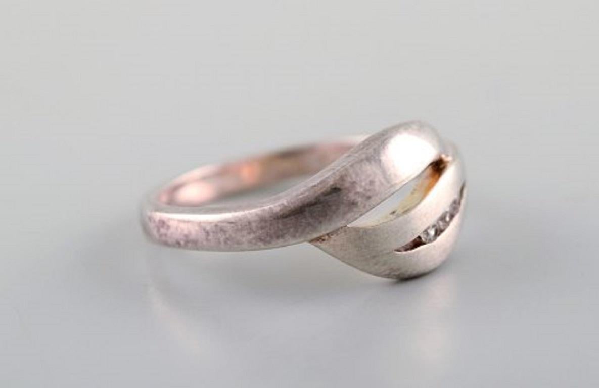 Swedish silversmith. Sterling silver ring adorned with three brilliants. 1970's.
Measures: 18 mm. US size: 7.75
Stamped.
In most cases we can change the size for a fee (50 USD) per ring.