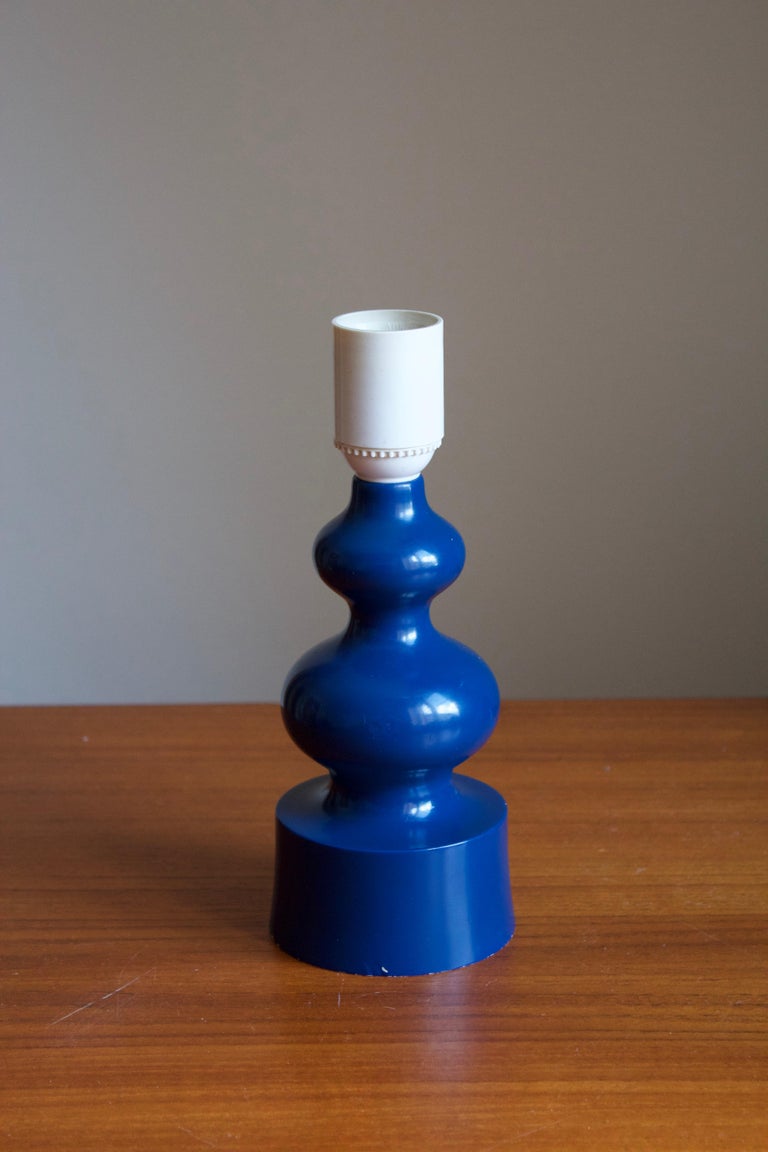 Mid-Century Modern Swedish, Small Organic Table Lamp, Blue Painted Wood, Sweden, 1960s For Sale