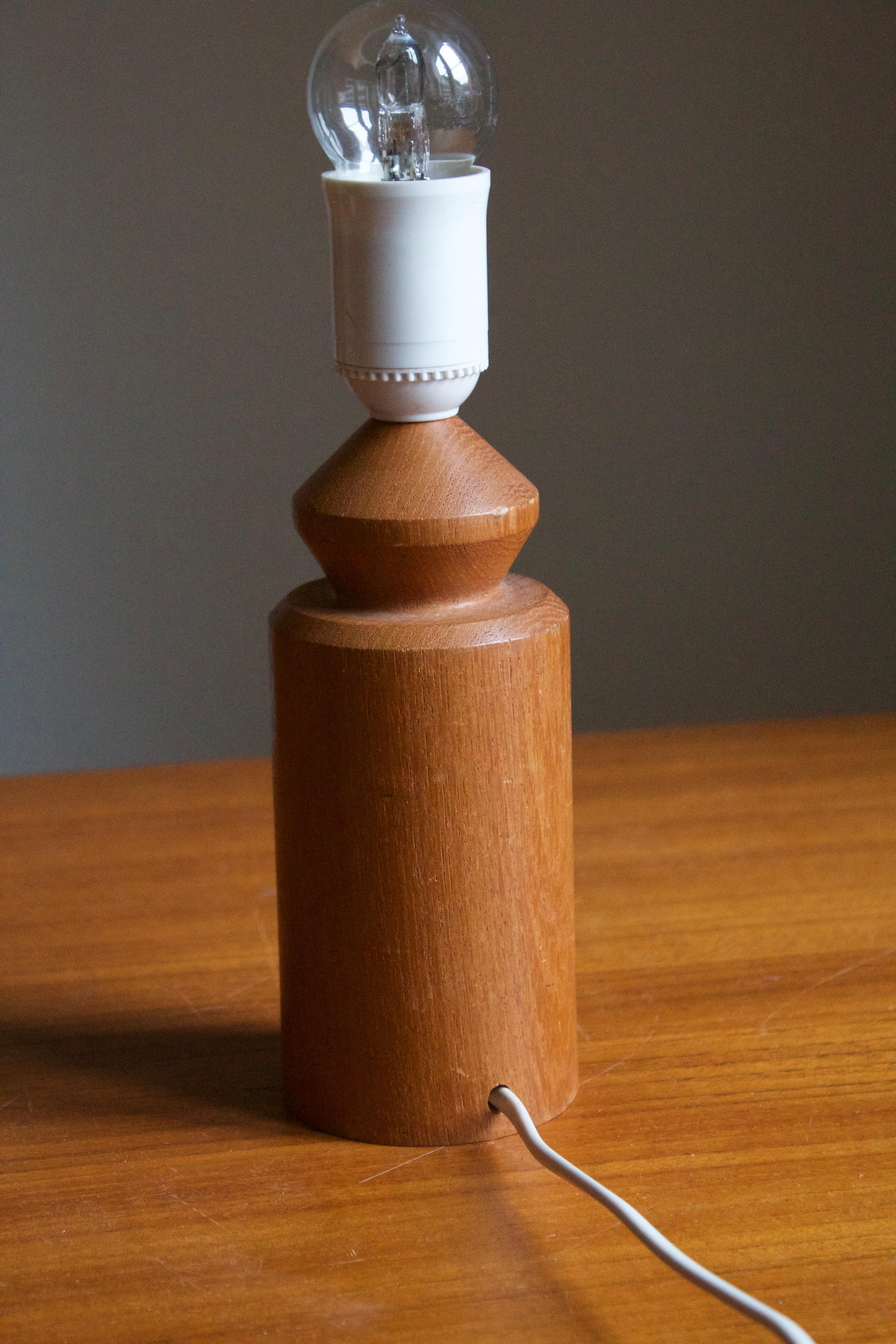 Swedish, Small Sculptural Table Lamp, Teak, Sweden, 1970s In Good Condition In High Point, NC