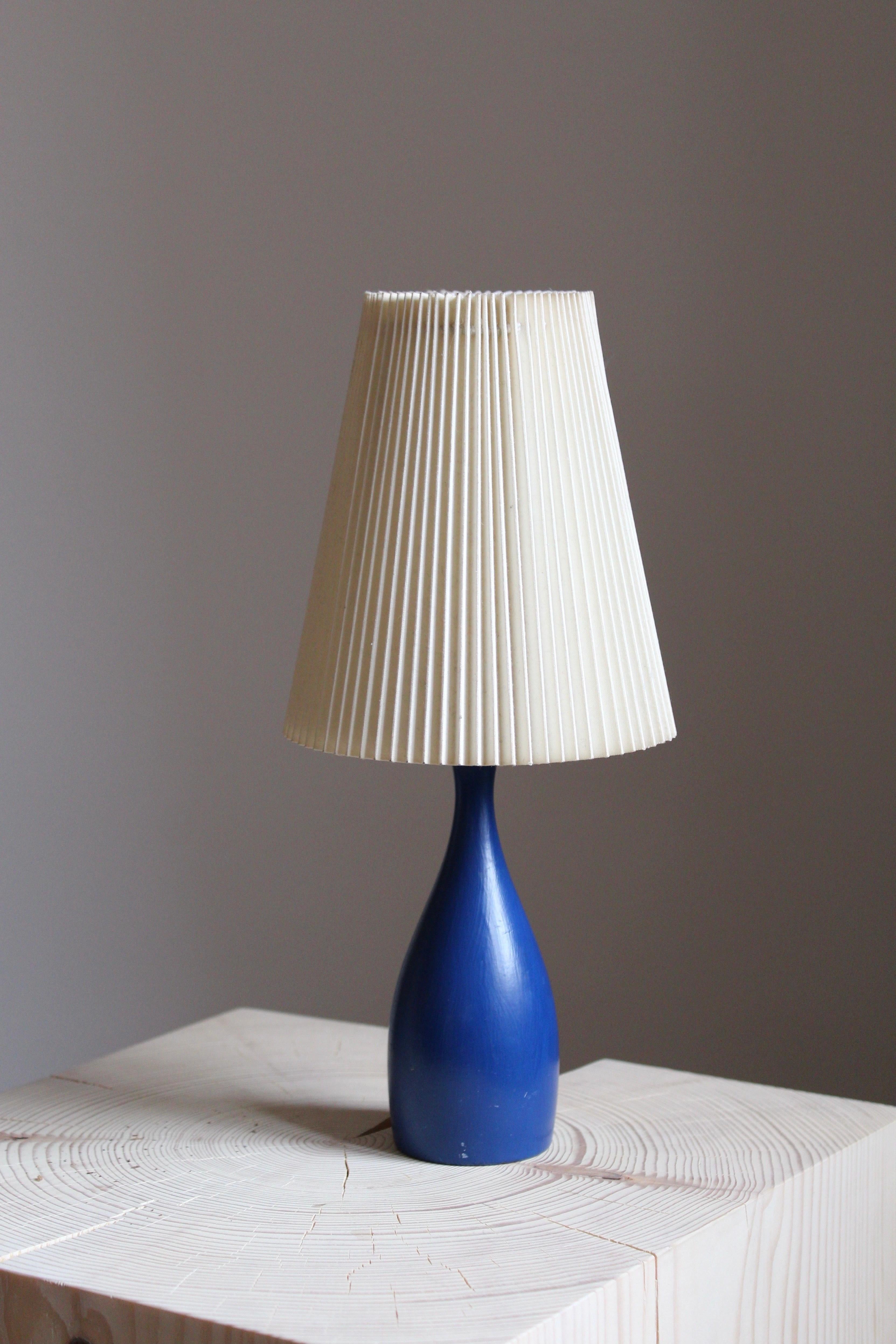 A Swedish craft table lamp. In turned solid wood, original blue paint, original paper lampshade., Sweden, 1960s.