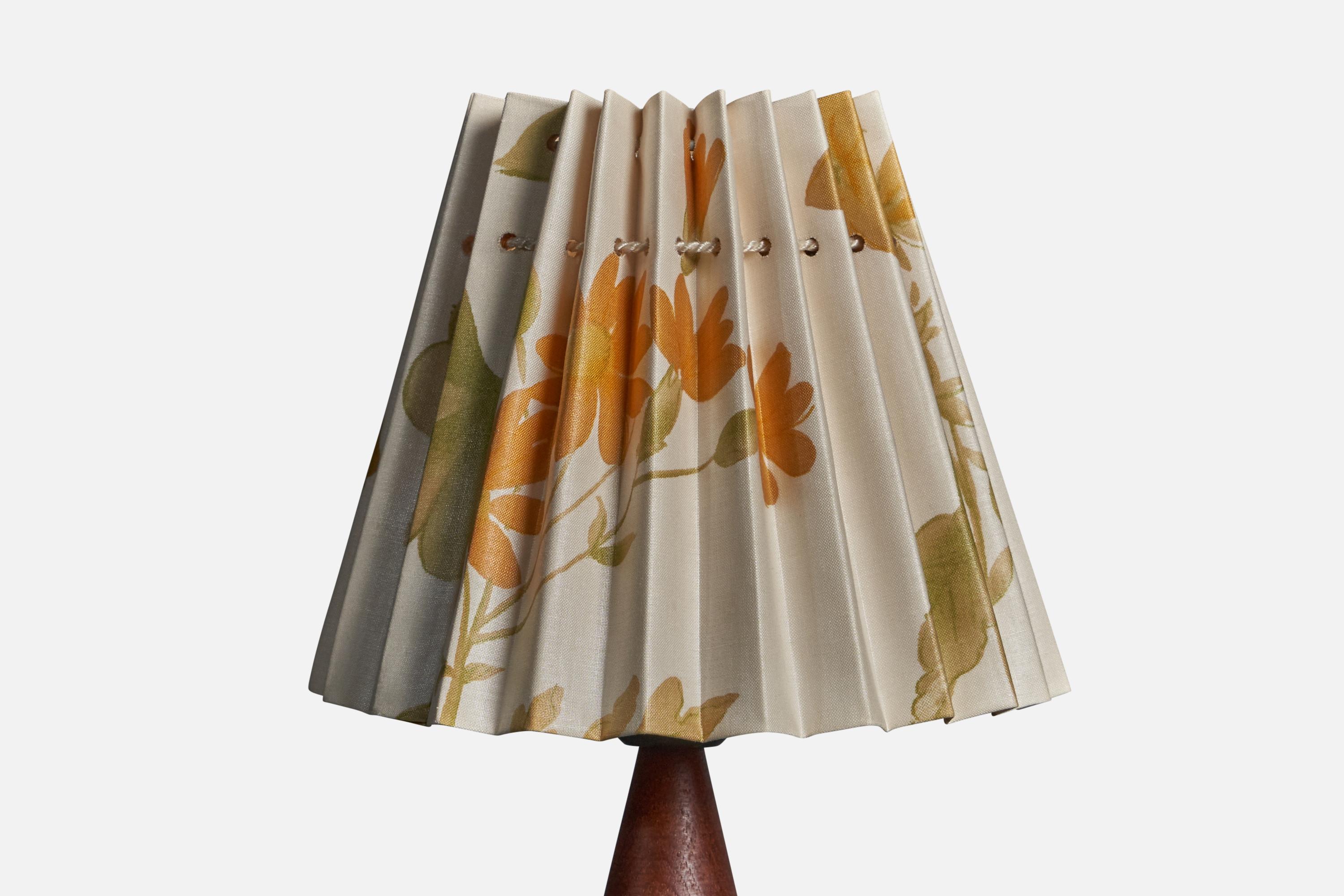 Swedish, Small Table Lamp, Teak, Brass, Linen, Sweden, 1960s In Good Condition For Sale In High Point, NC