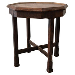 Table à fumer suédoise, Oak avec plateau en cuivre, 1913 par Nordiska Kompaniet