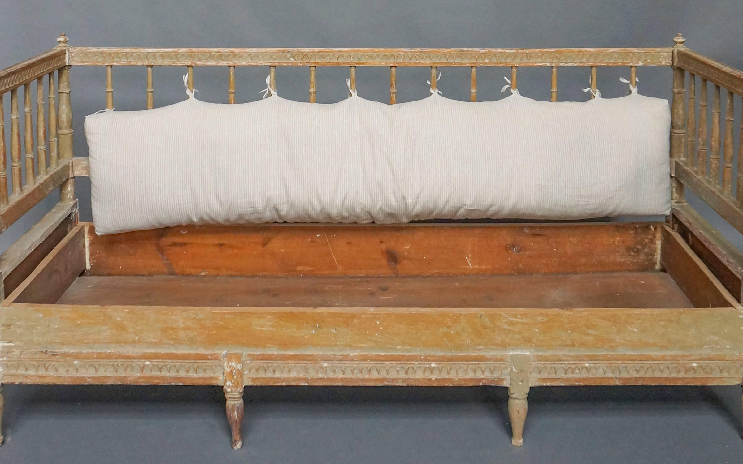 18th Century Swedish Sofa from the Gustavian Period in Original Paint