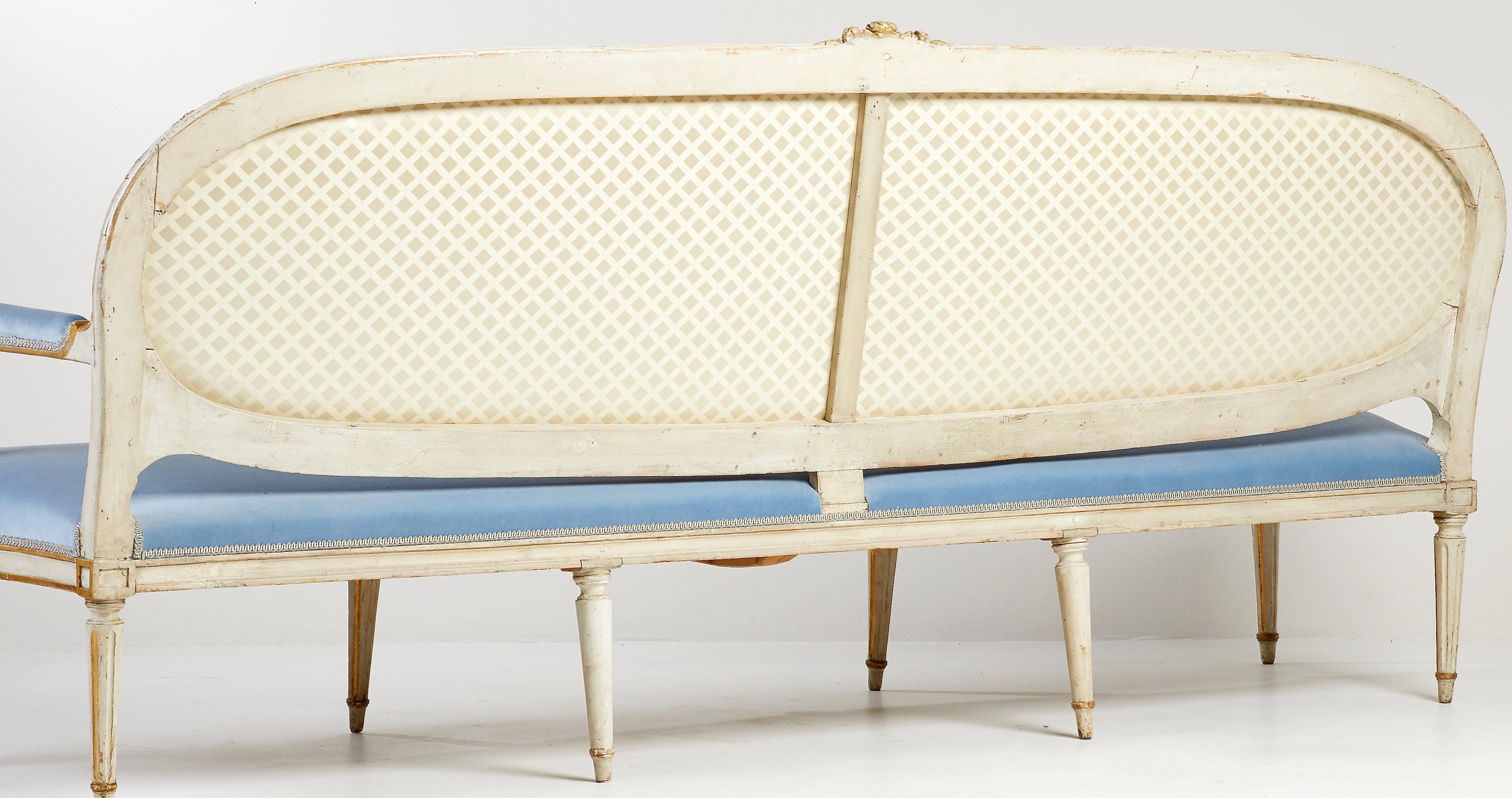 Swedish Sofa Made 1770, Original Painting and Gilding In Good Condition In Stockholm, SE