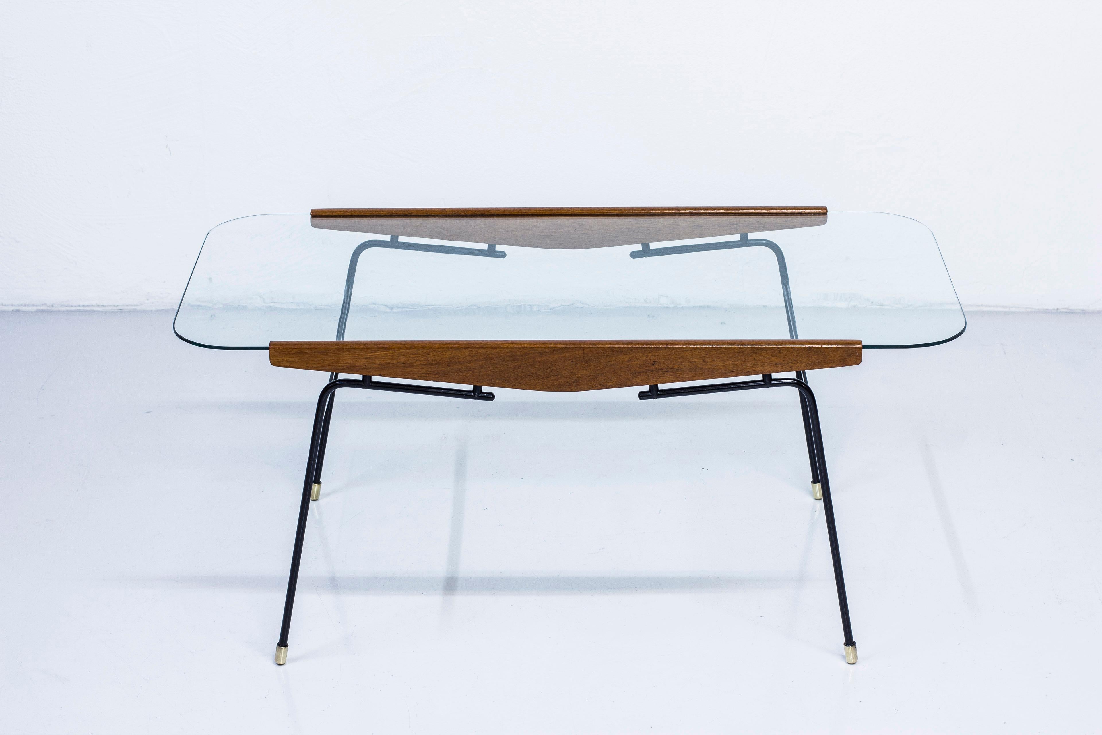 Mid-20th Century Swedish sofa table in glass and metal from the 1950s