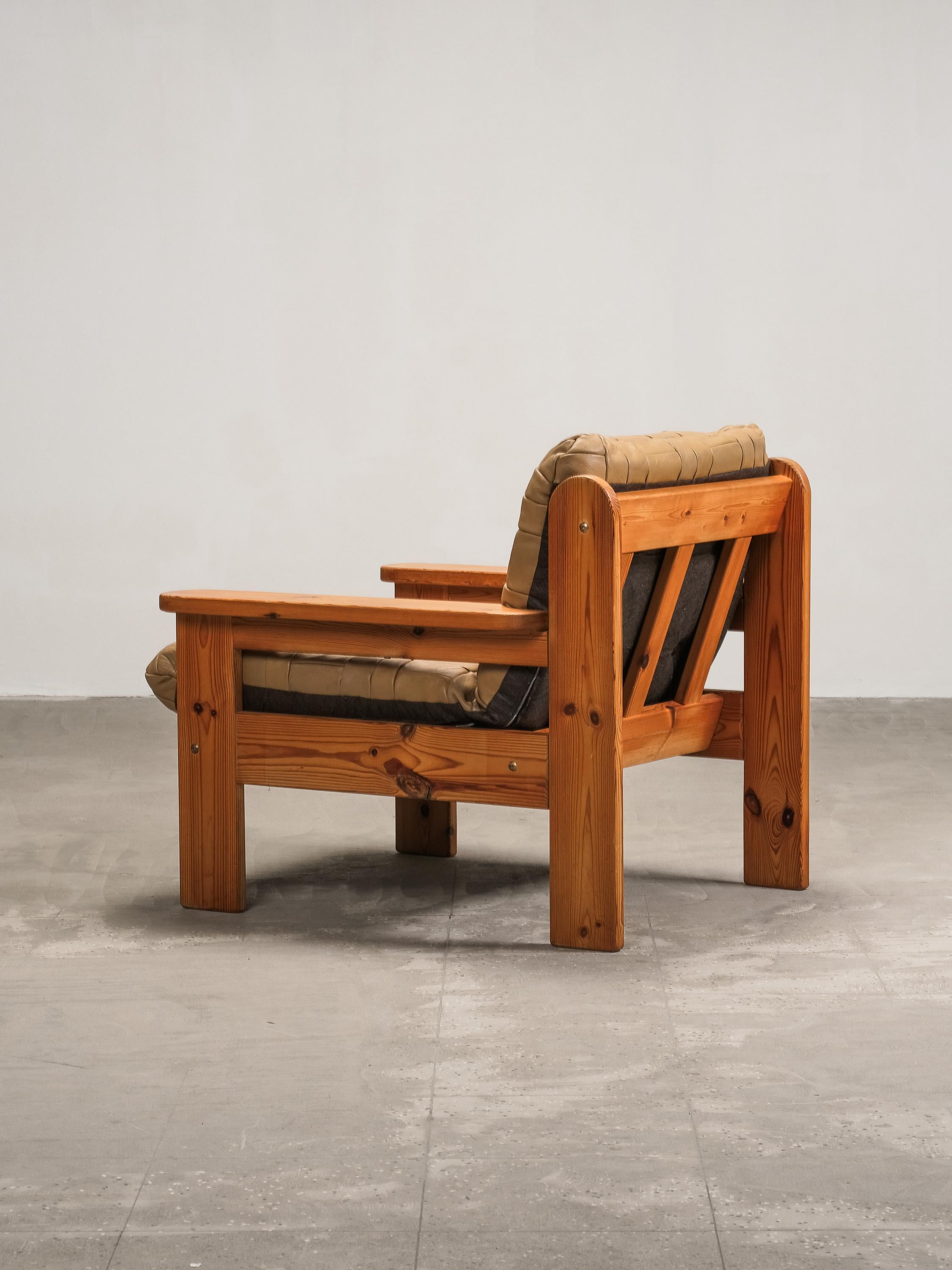 Swedish Solid Pine & Patchwork Leather Lounge Chair, 1970s For Sale 10