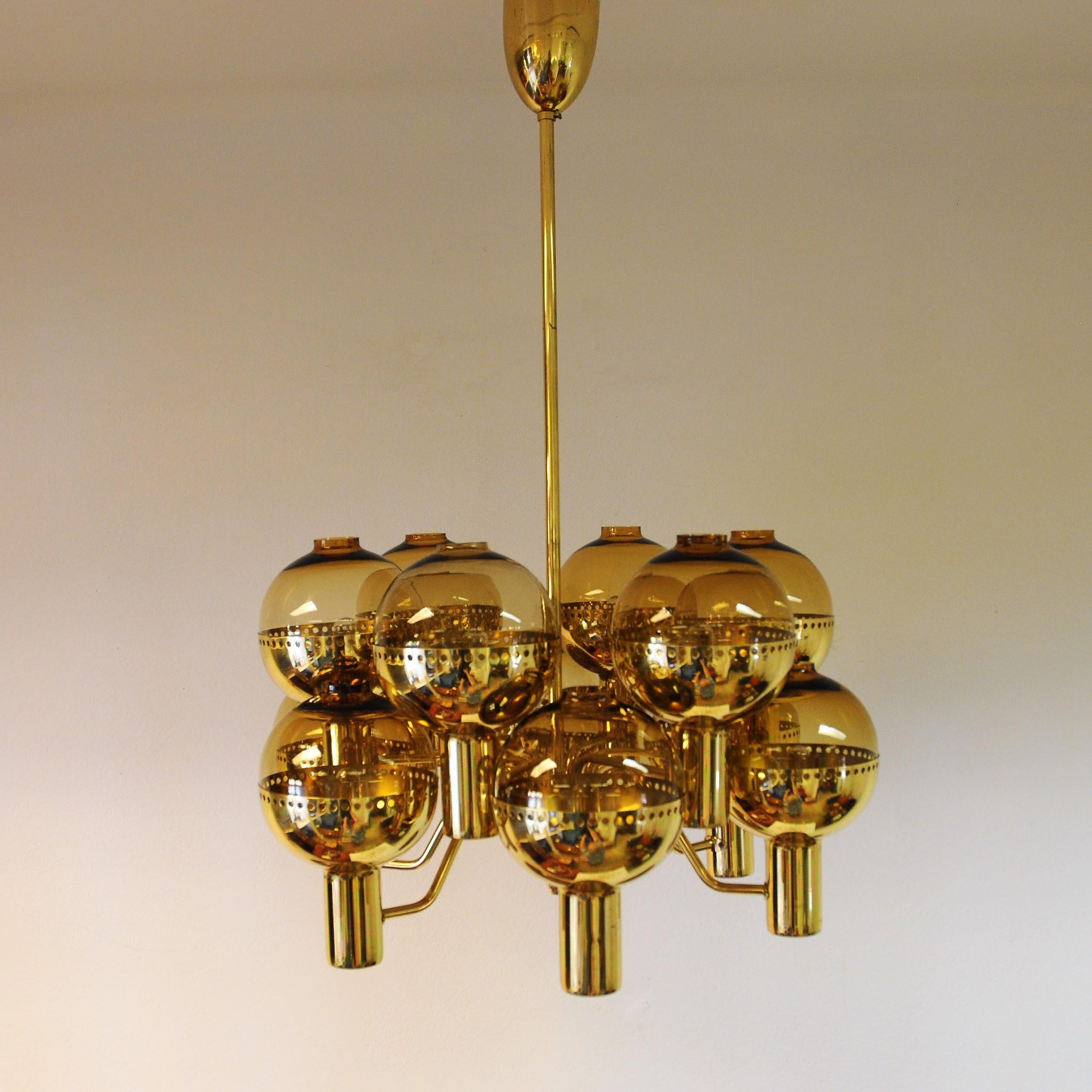 Swedish Special Edition Patricia T372/12 Chandelier by Hans-Agne Jakobsson In Good Condition In Stockholm, SE