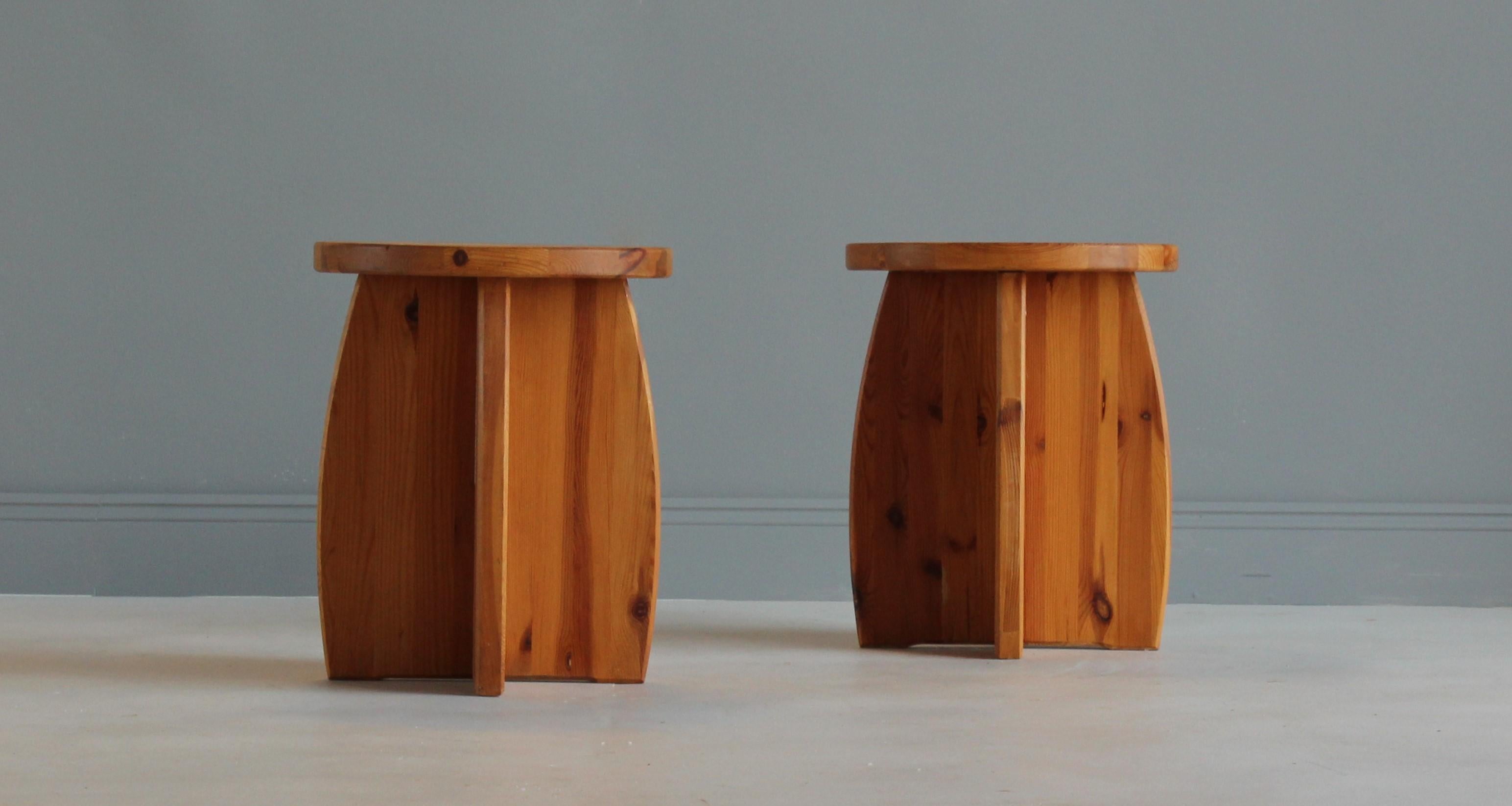 Swedish Sportstuge School, Pair of Minimalist Stools or Side Tables Pine, 1970s In Excellent Condition In High Point, NC