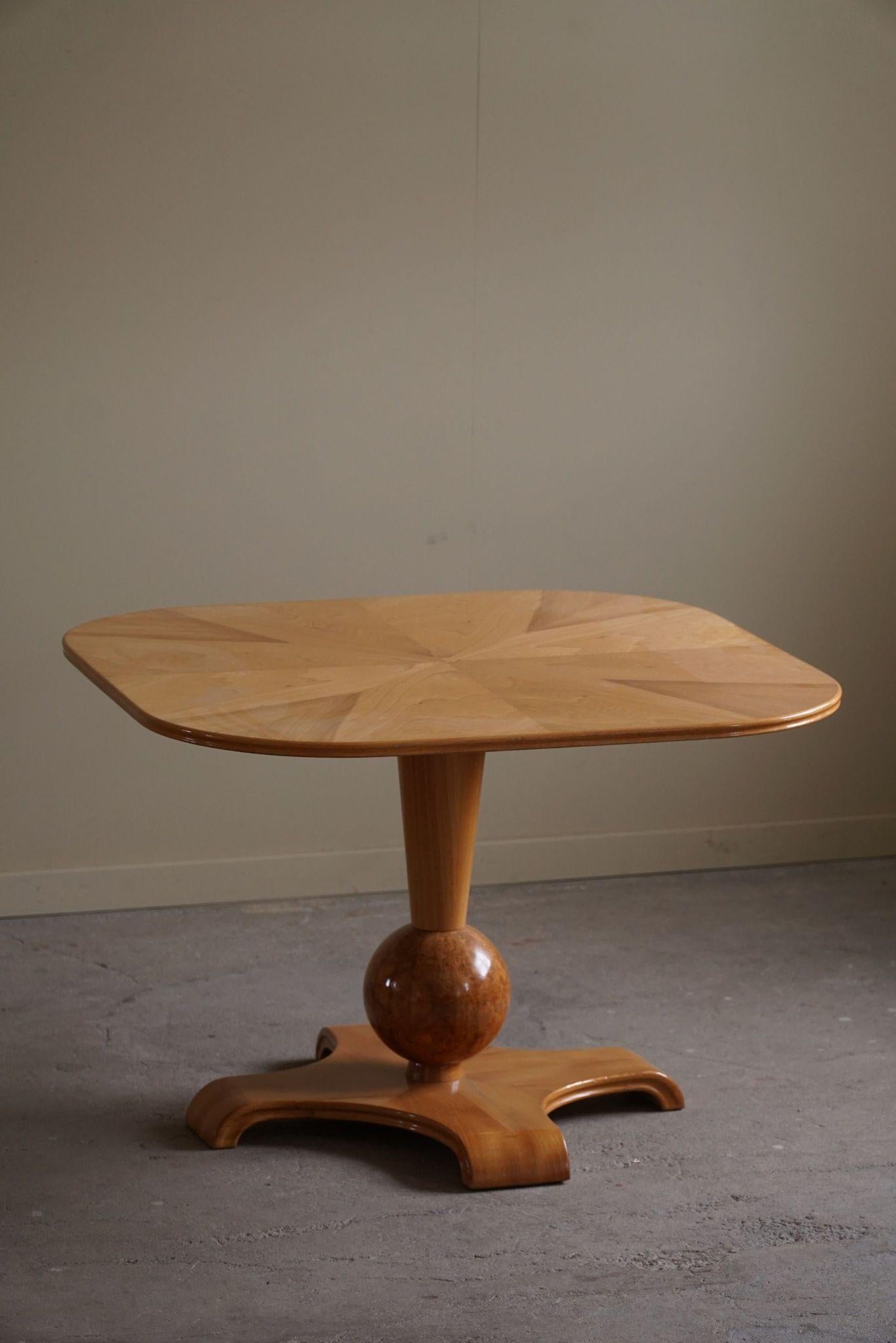 Schwedischer quadratischer Art Deco Beistelltisch aus Ulme und Wurzelholz, Bertil Söderbergs, 1940er Jahre im Zustand „Gut“ in Odense, DK