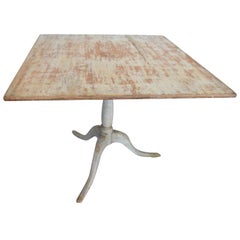 Mesa sueca cuadrada basculante de pedestal pintada, S. XIX