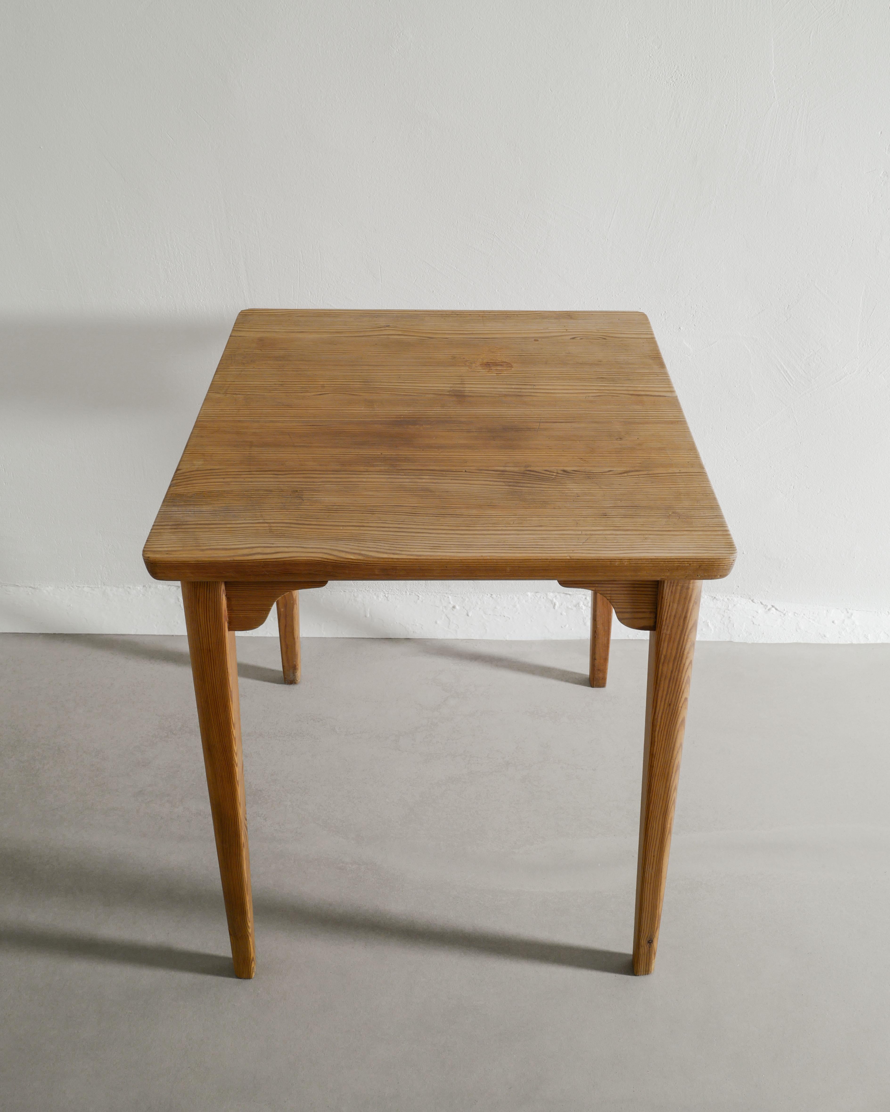 Mid-20th Century Swedish Squared Pine Wooden Dining Table by Axel Einar Hjorth NK Sweden, 1940s For Sale