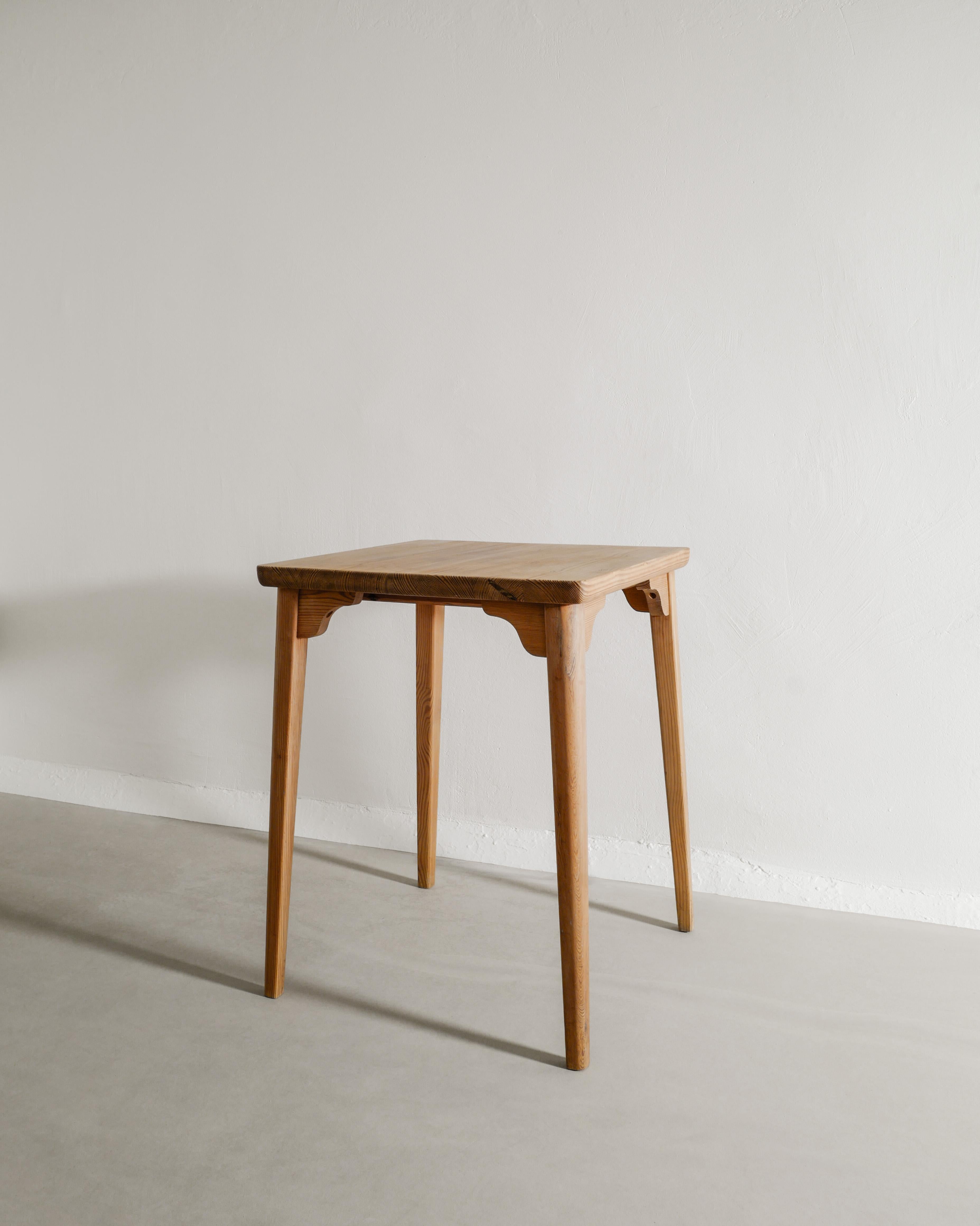 Swedish Squared Pine Wooden Dining Table by Axel Einar Hjorth NK Sweden, 1940s For Sale 2