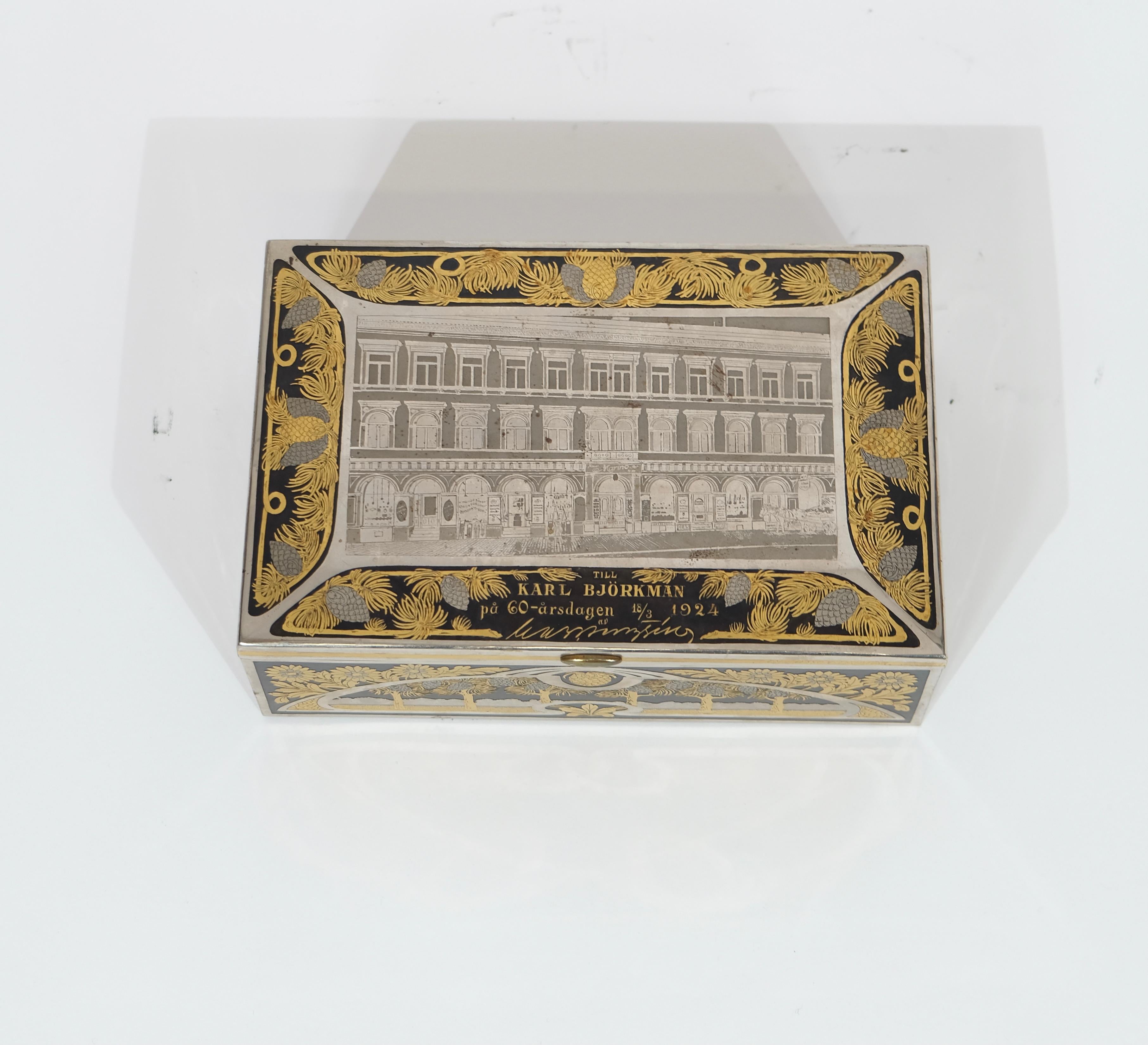 Swedish Steelbox with Gilt and Blushed Engravings In Good Condition For Sale In Stockholm, SE
