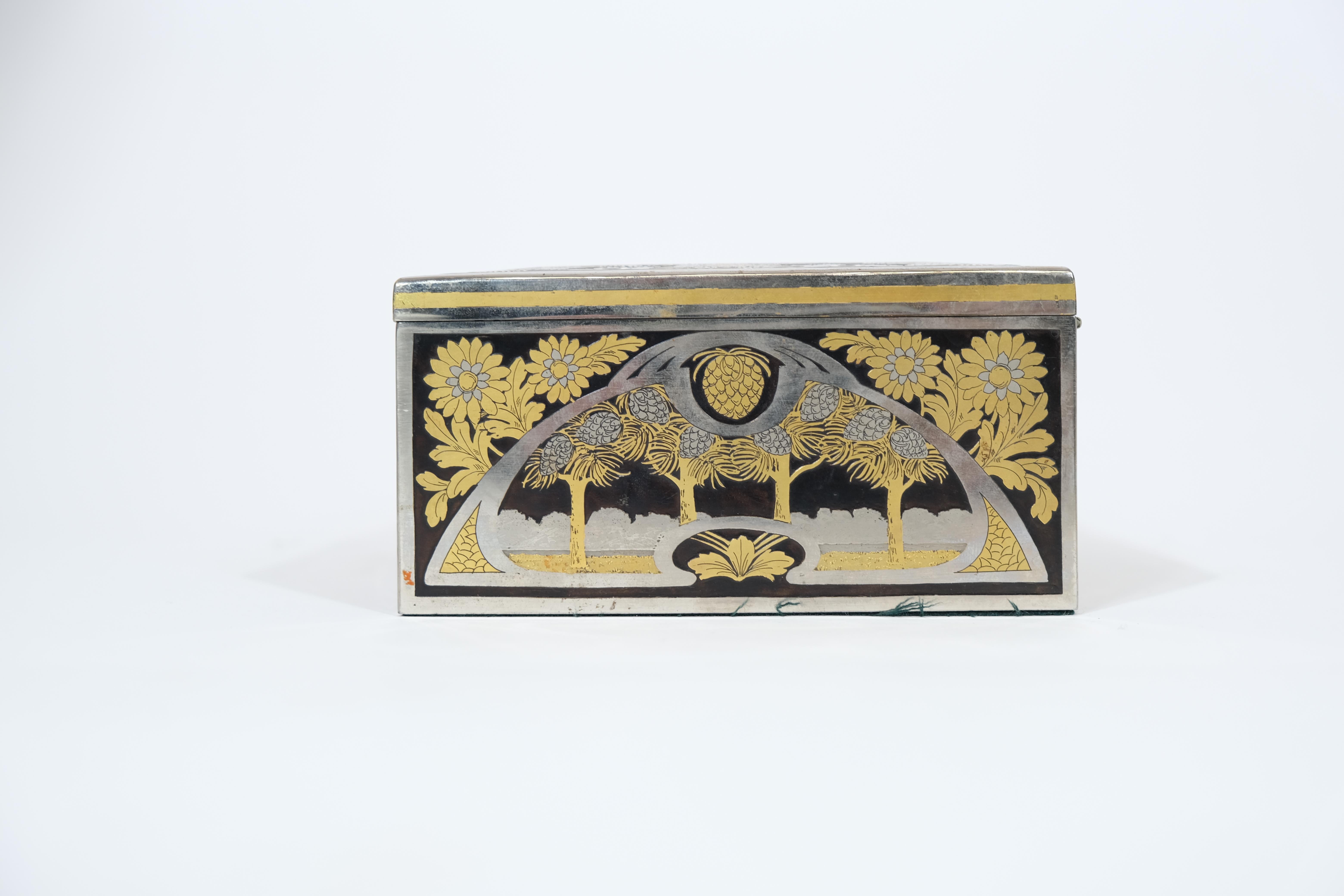 Swedish Steelbox with Gilt and Blushed Engravings For Sale 3