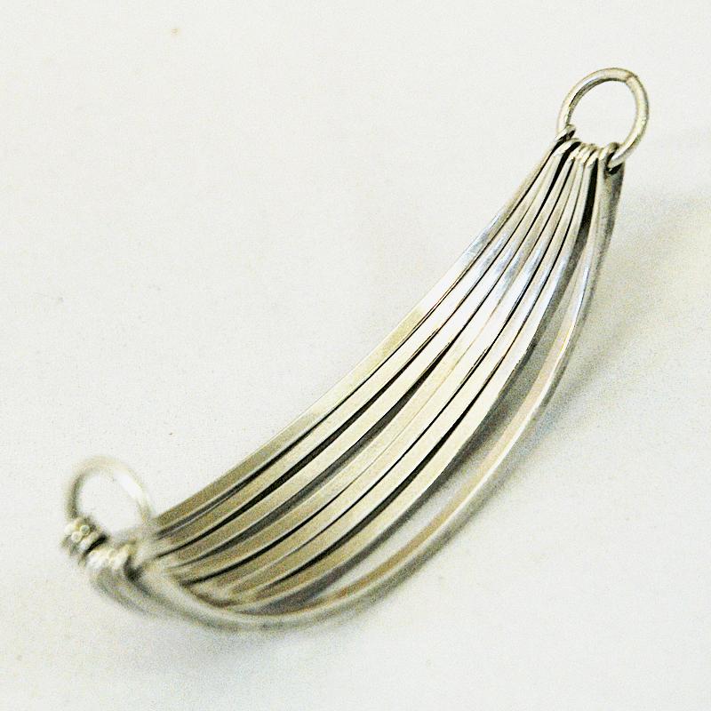 Lovely and graceful sterling silver bracelet with eight silver layers to be adjusted as you wish - designed by Per Dåvik for Alton, Falköping - Sweden 1974. Beautiful and easy to wear and put on and off your wrist. Signed: Design Per Dåvik: Alton