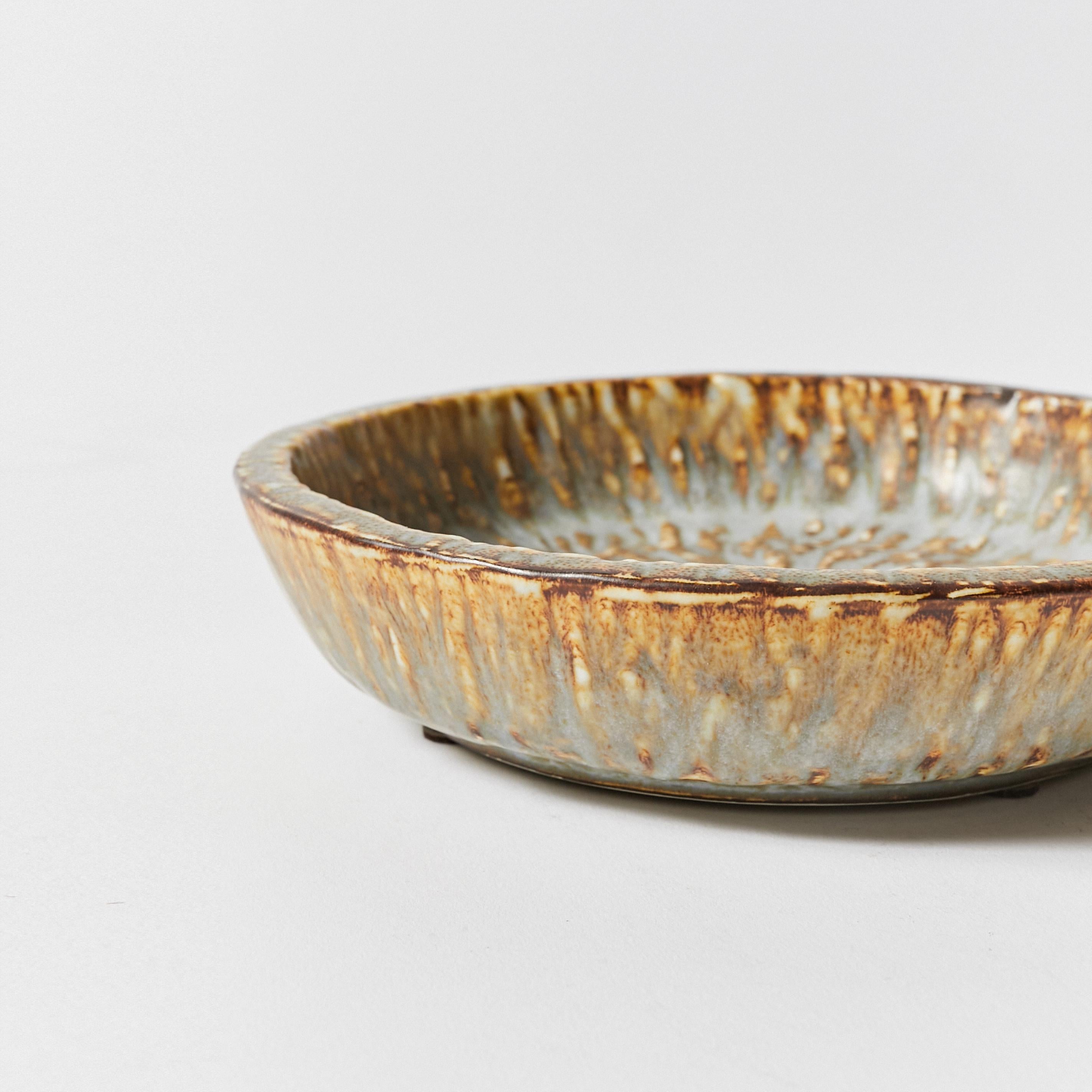 Swedish Stoneware Bowl by Gunnar Nylund for Rörstrand  Regular In Good Condition For Sale In Philadelphia, PA