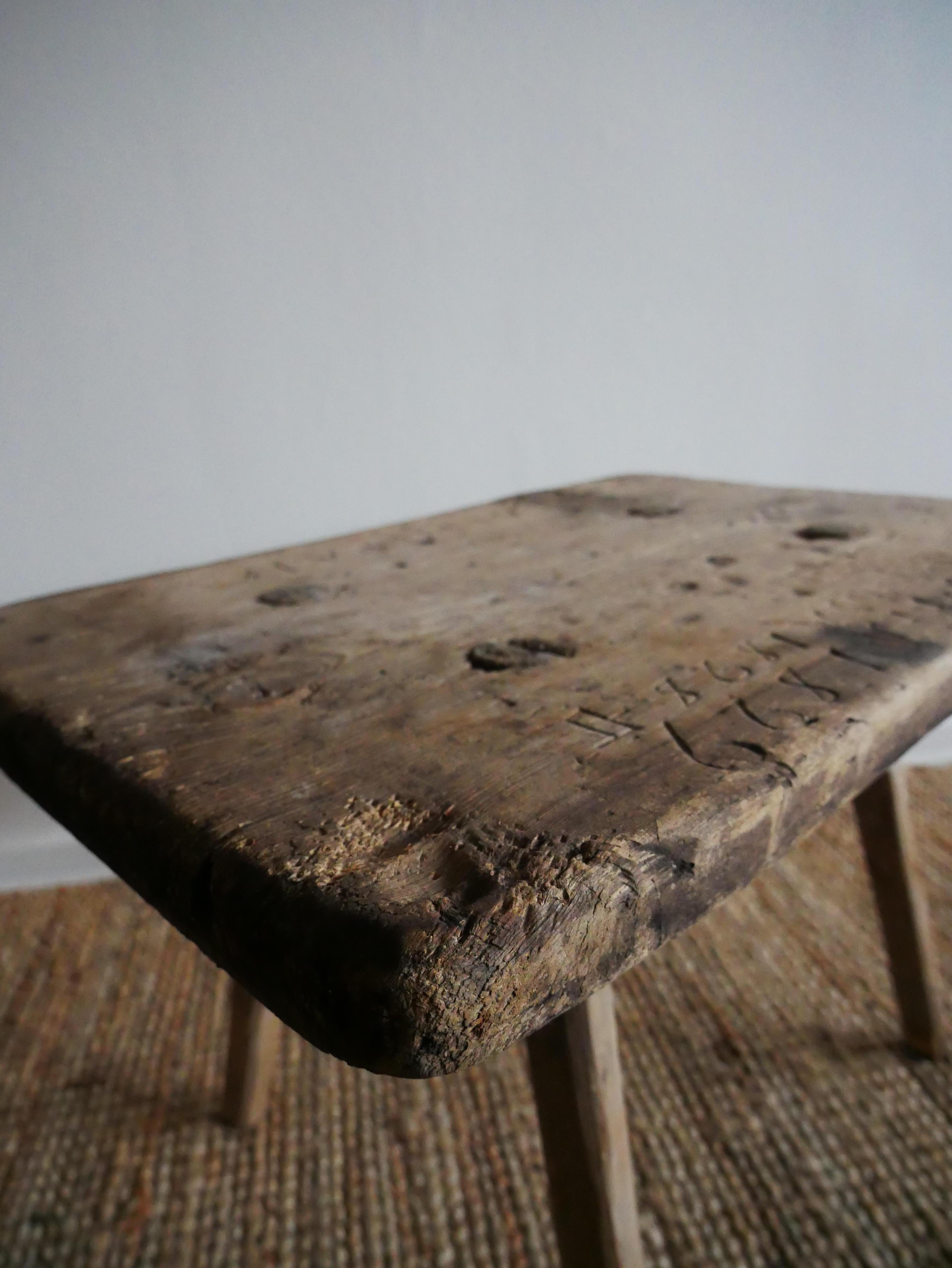 Swedish stool/bench or perfect as a small sidetable in Pine 1828's In Good Condition For Sale In Farsta, SE