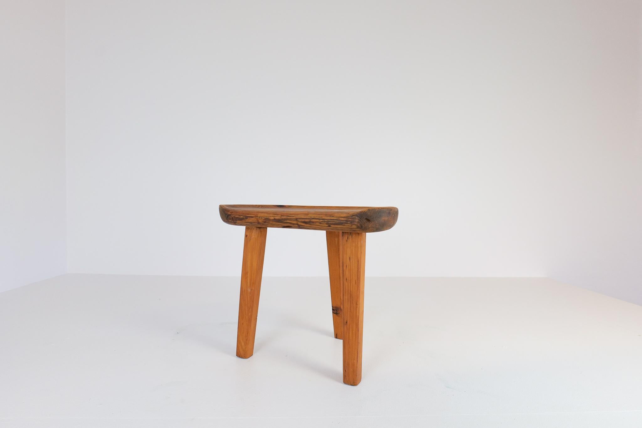 A stool in pine produced in, Sweden, 1960s.
This stool is a good example of good and naive craftsmanship with minimalistic stile known to Scandinavian furniture. 

Good original condition with a beautiful patina.

Measures: H 34 cm, W 38 cm, D