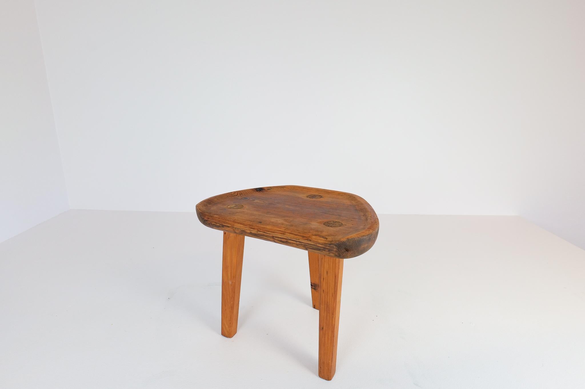 Swedish Stool in Pine, 1960s In Good Condition For Sale In Hillringsberg, SE