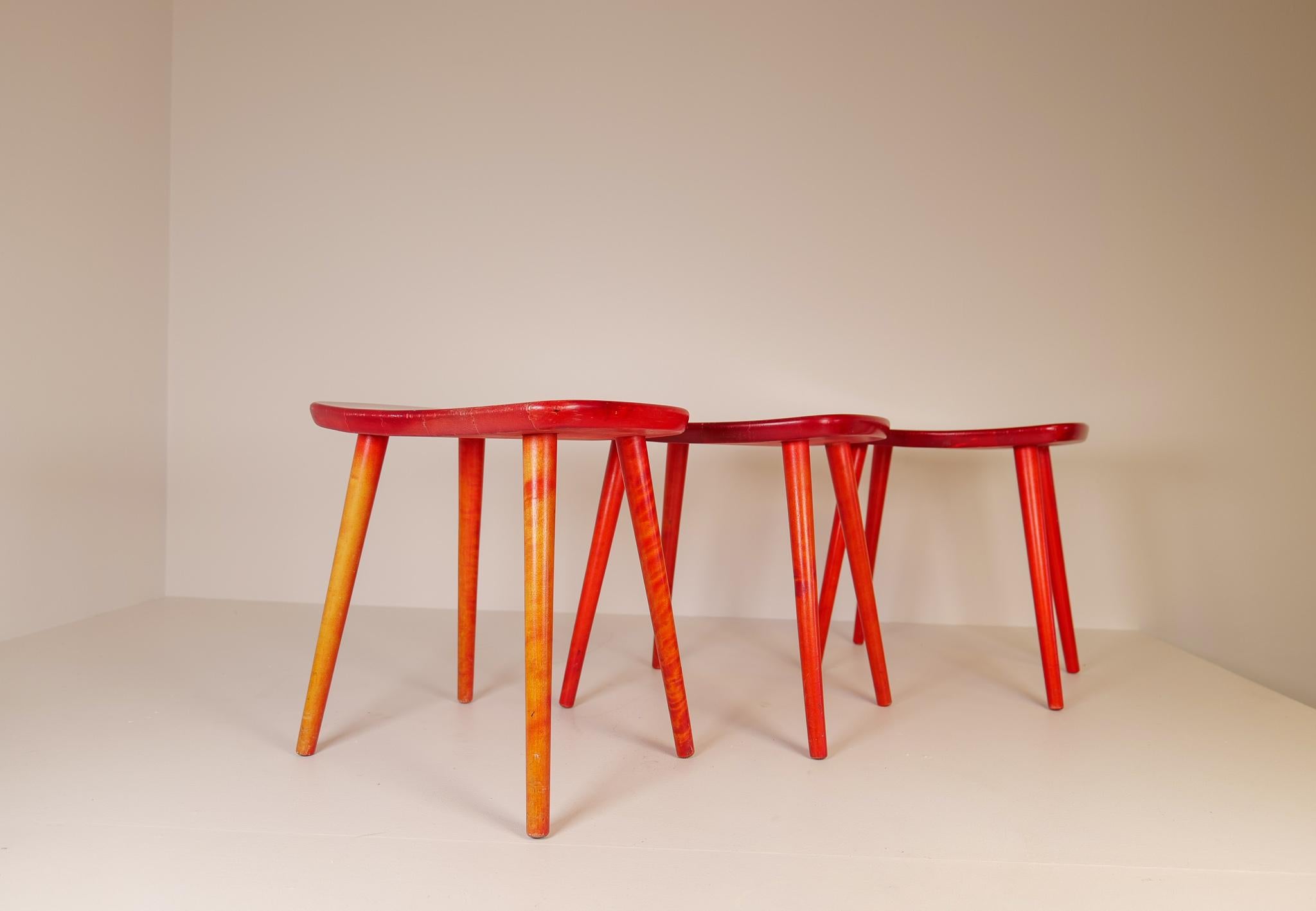 Tabourets suédois en bouleau rouge laqué « Palie », Yngve Ekstrm, 1970 en vente 3