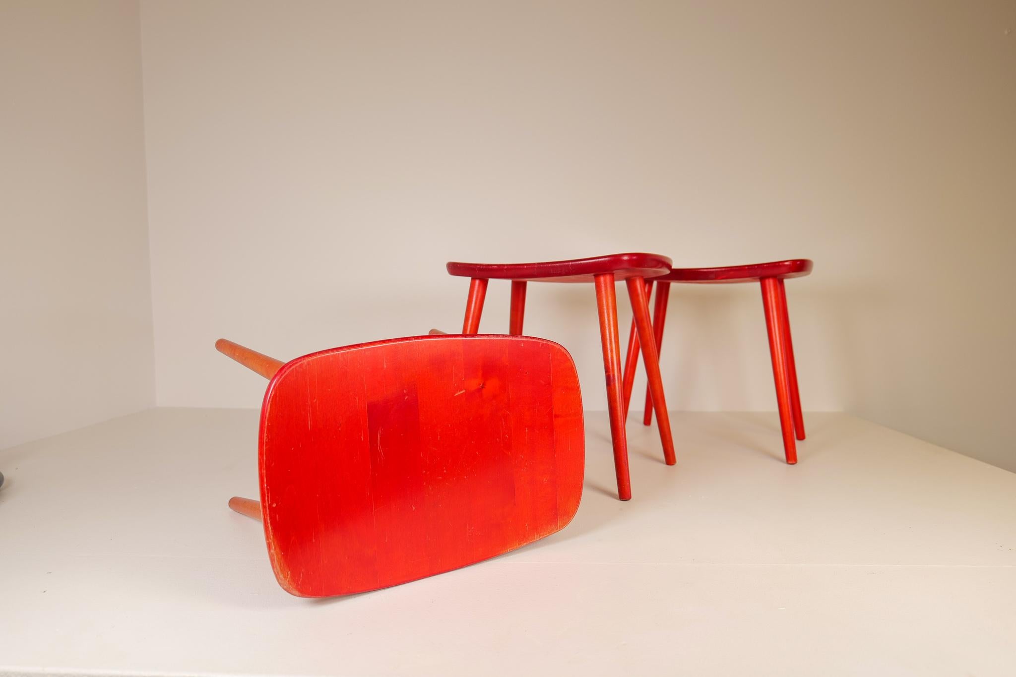 Tabourets suédois en bouleau rouge laqué « Palie », Yngve Ekstrm, 1970 en vente 8