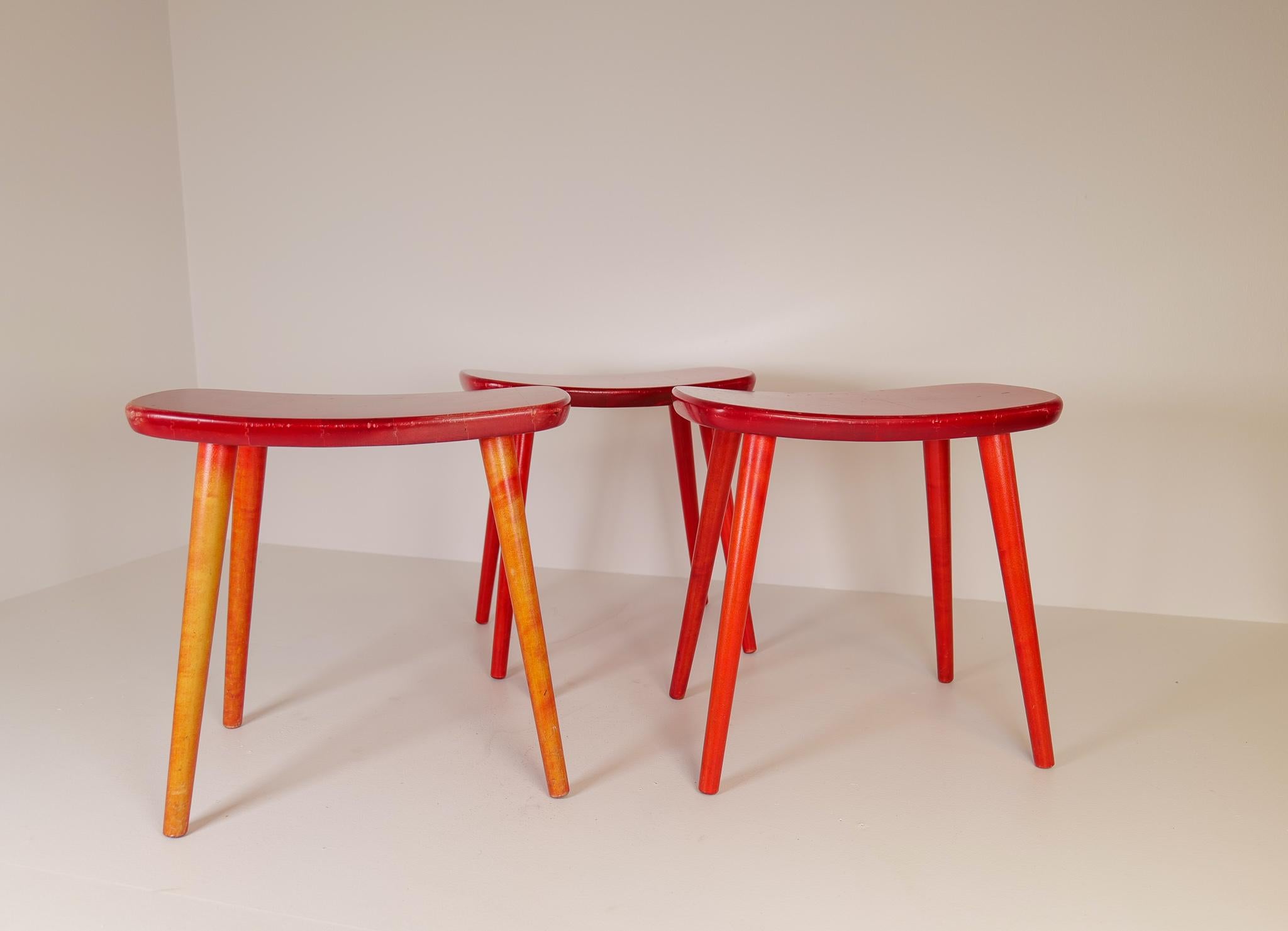 Mid-Century Modern Tabourets suédois en bouleau rouge laqué « Palie », Yngve Ekstrm, 1970 en vente