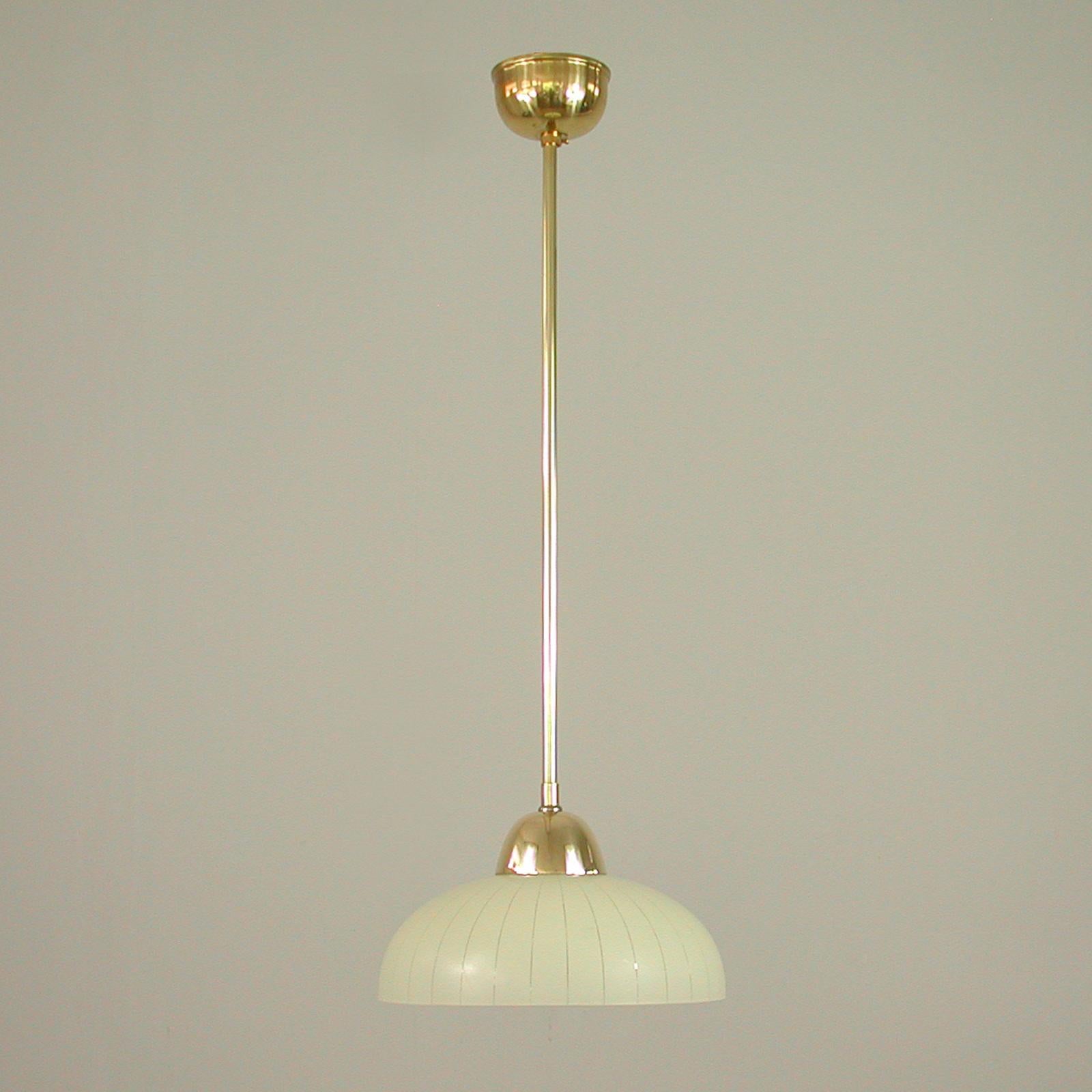 Swedish Striped Glass and Brass Pendants, 1940s to 1950s, Set of 2 In Good Condition For Sale In NUEMBRECHT, NRW