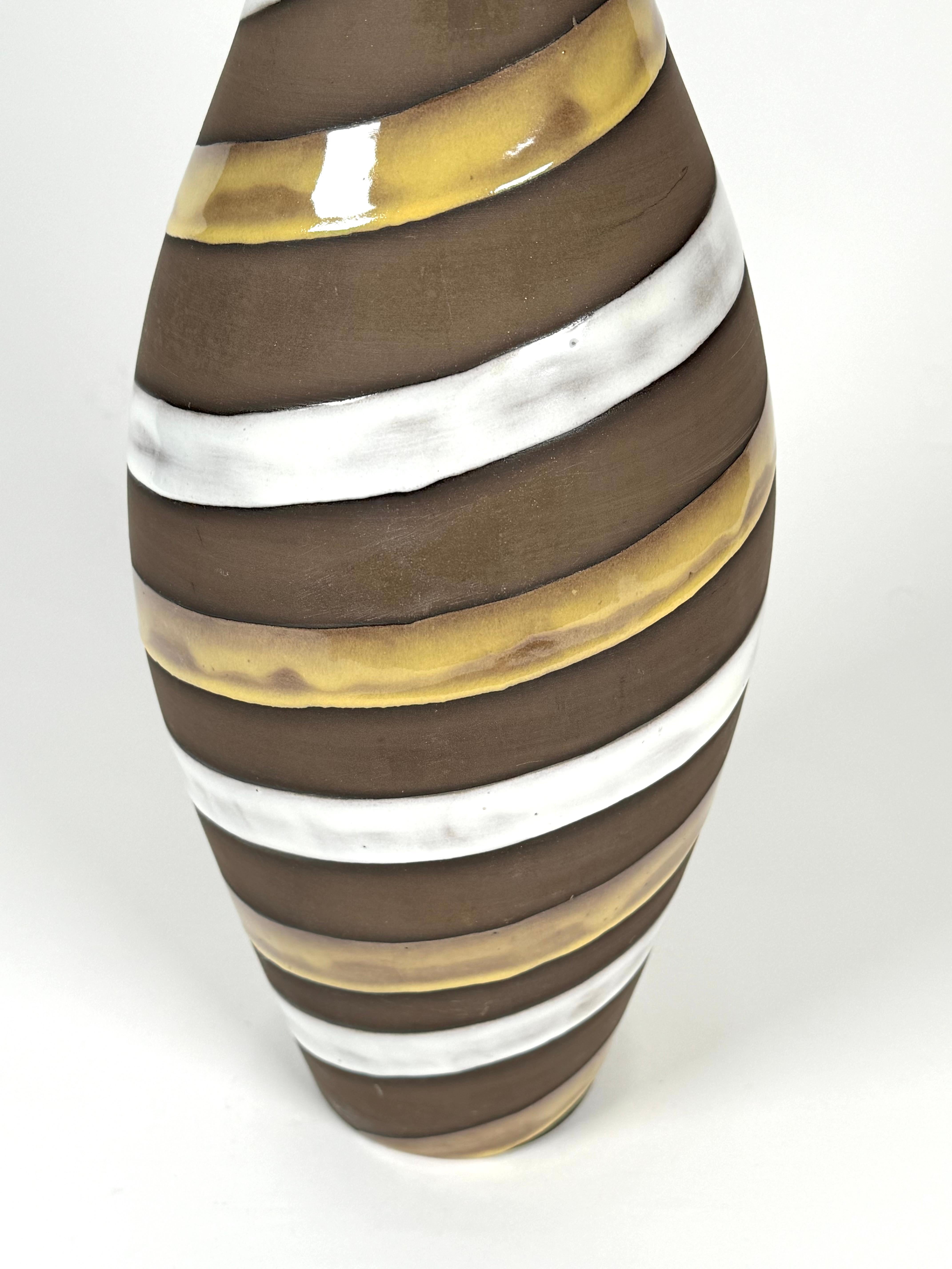 Mid-Century Modern Vase en céramique du Studio A suédois d'Ingrid Atterberg (1920-2008) en vente