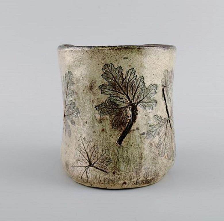 Swedish studio ceramicist. Unique vase in glazed ceramics decorated with foliage. Dated 1985.
Measures: 16.5 x 12 cm.
In excellent condition.
Signed and dated.