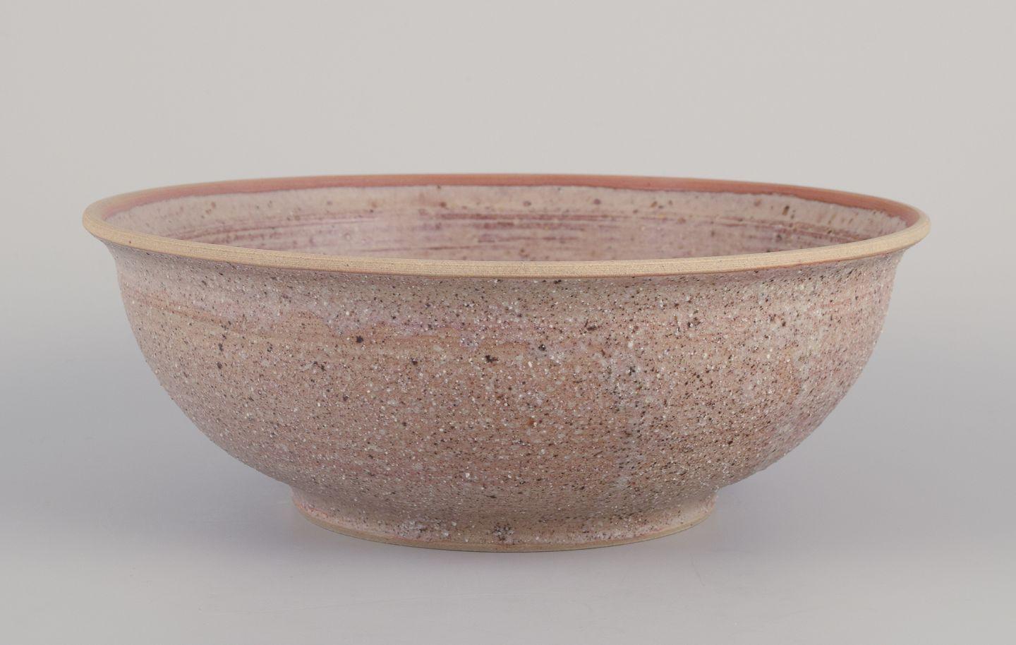 Pre-owned goods are exempt from import duties for U.S. customers. 
Therefore, no import tariffs will be applicable to your purchase.

Swedish studio ceramist. Unique ceramic bowl.
Decorated with foliage.
Sand-colored tones.
Late 20th