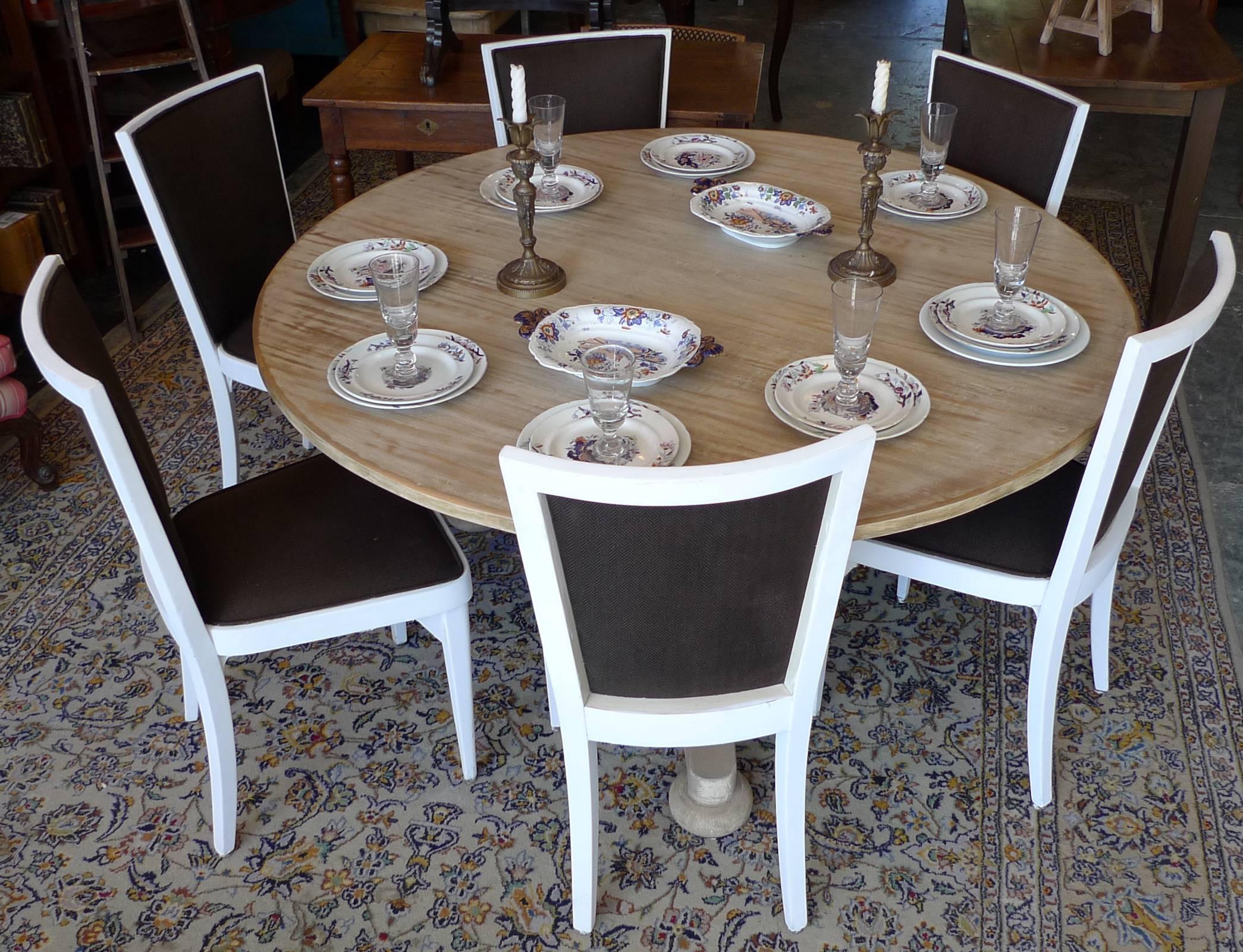 Tavolo con piedistallo rotondo in legno di ontano in stile svedese, realizzato secondo le specifiche del cliente in vendita 7