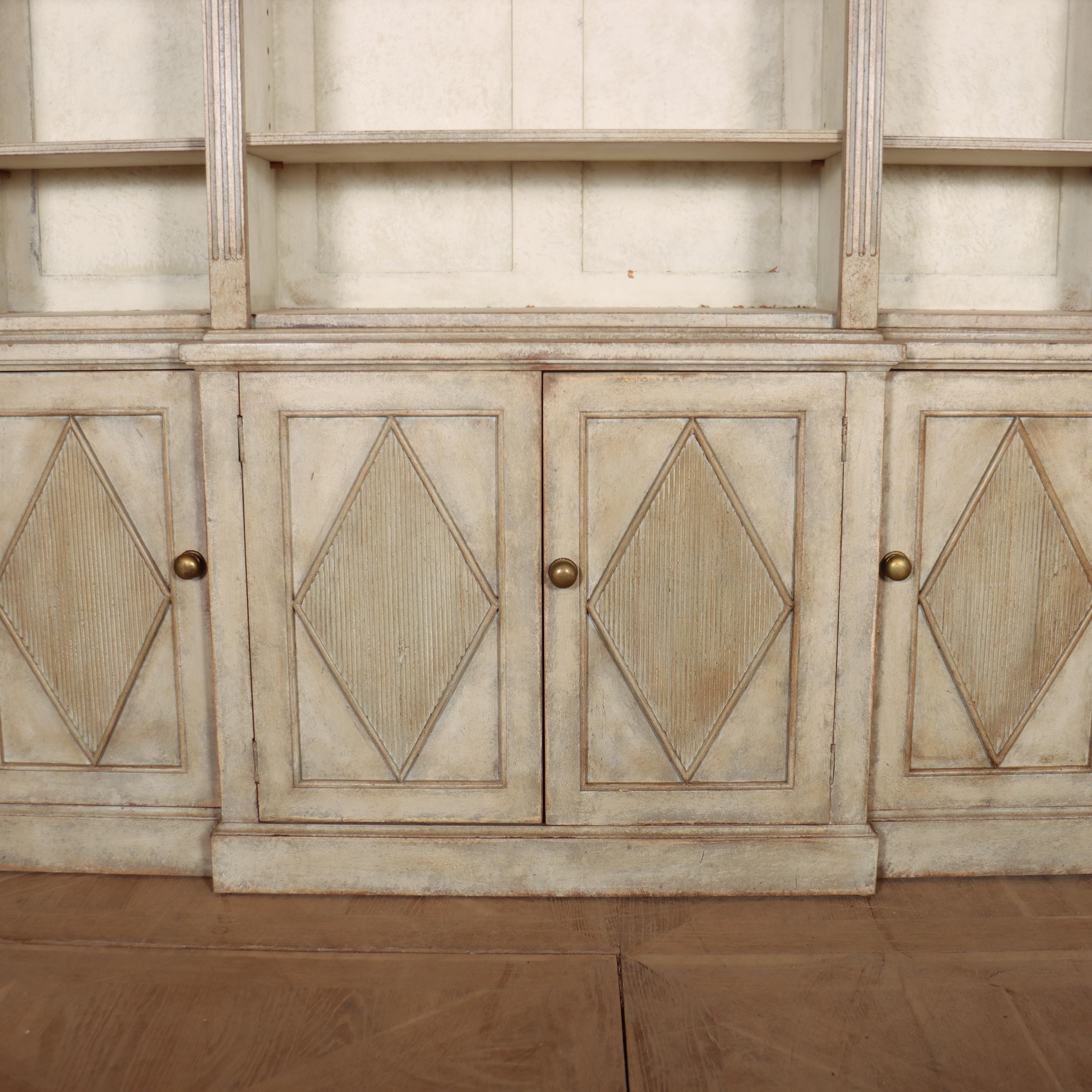 Swedish Style Breakfront Bookcase In condizioni buone in vendita a Leamington Spa, Warwickshire