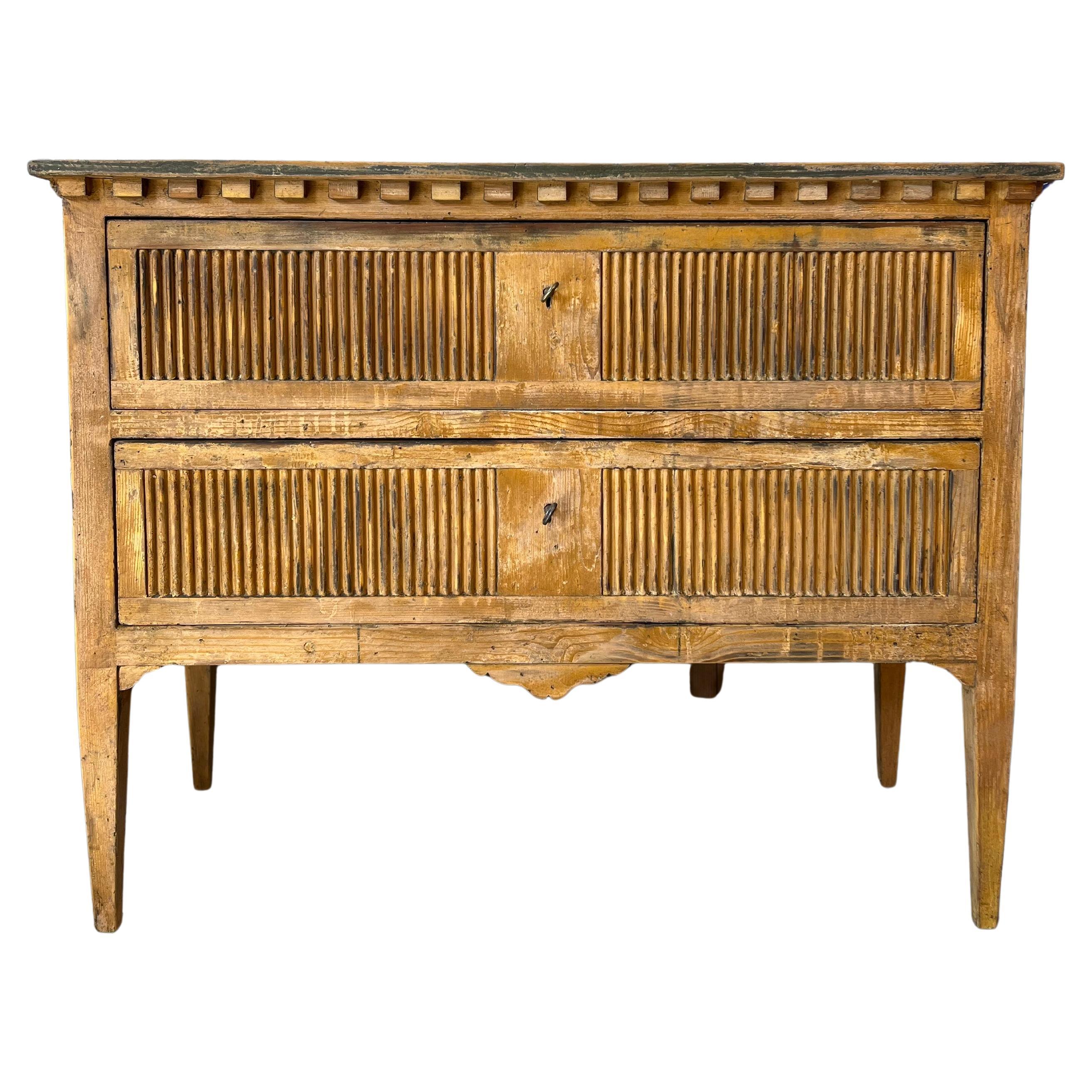 Swedish style drawer with dark top in vendita