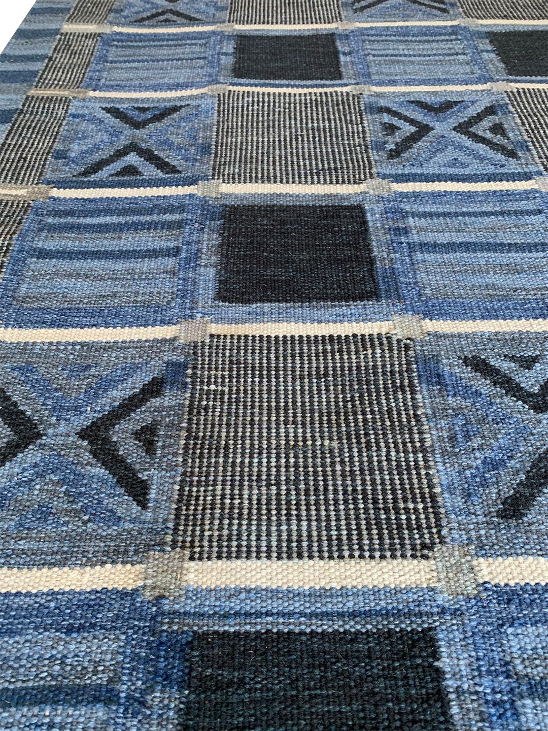 Swedish Style Flat-Weave Rug In New Condition For Sale In West Hollywood, CA
