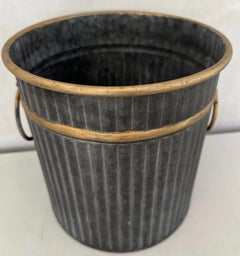 Cestino in metallo con bordo dorato in stile svedese con anelli