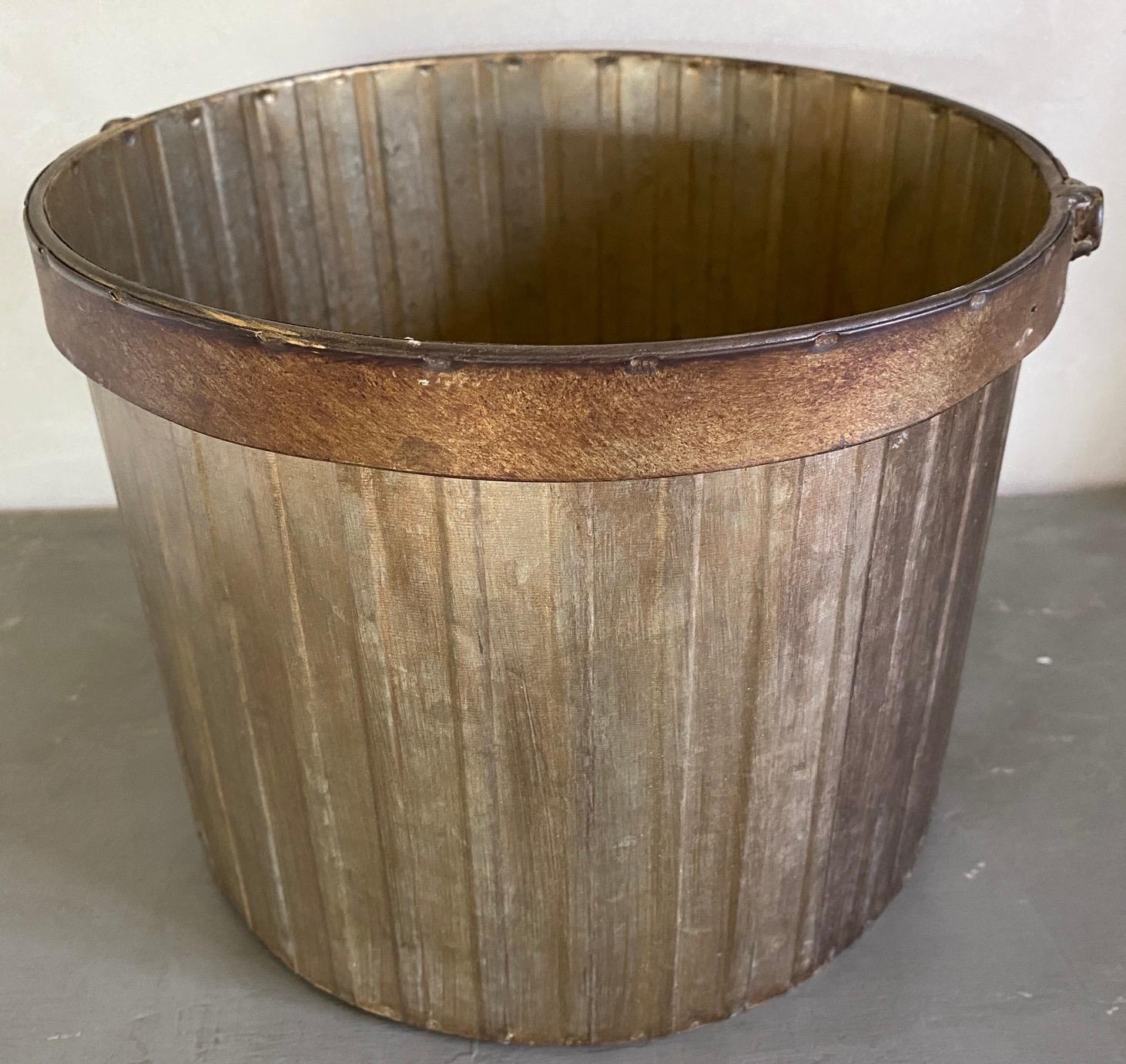Swedish Style Gilt Edge Metal Wastebasket with Vintage Feel In New Condition For Sale In Sheffield, MA