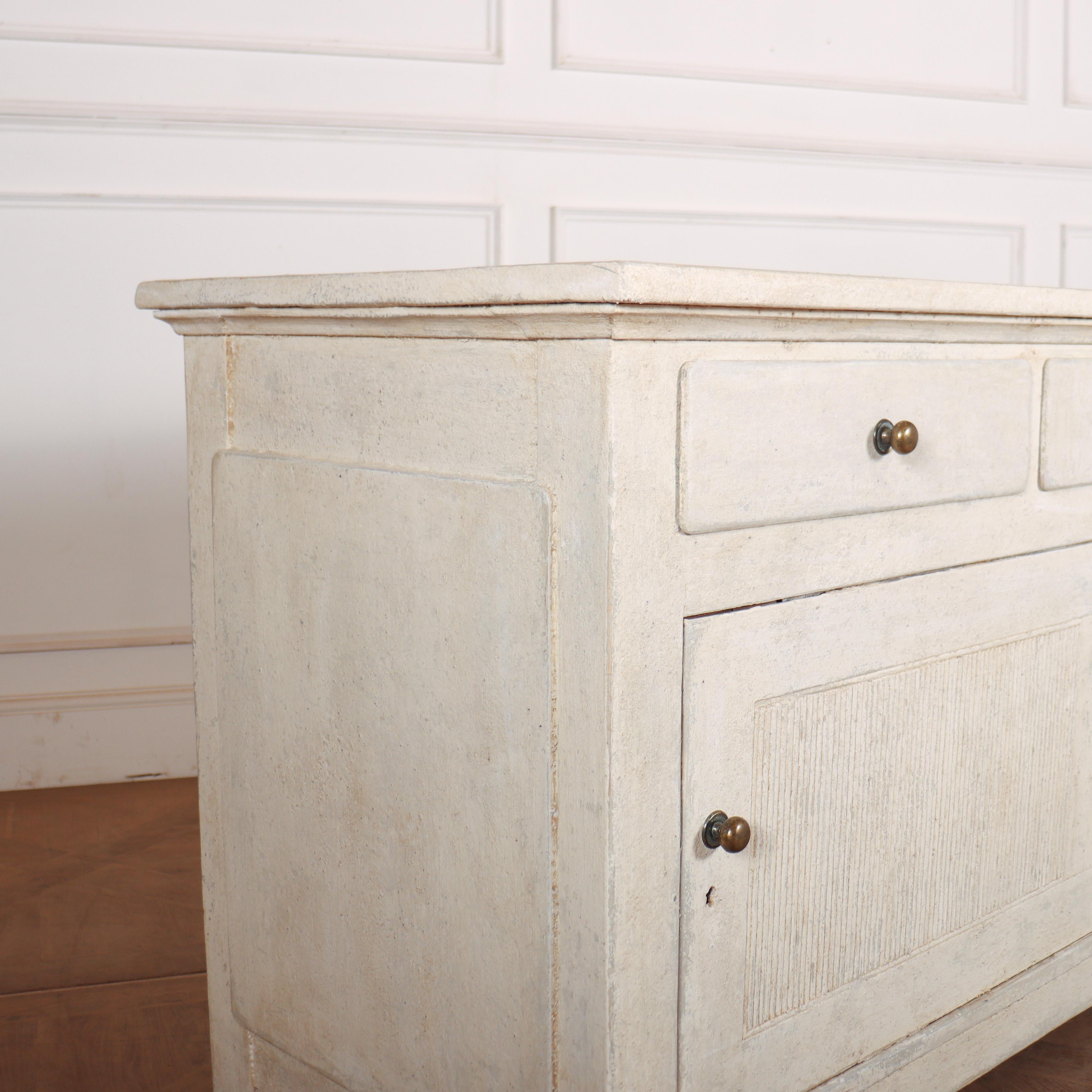 Swedish Style Painted Dresser Base In Good Condition For Sale In Leamington Spa, Warwickshire