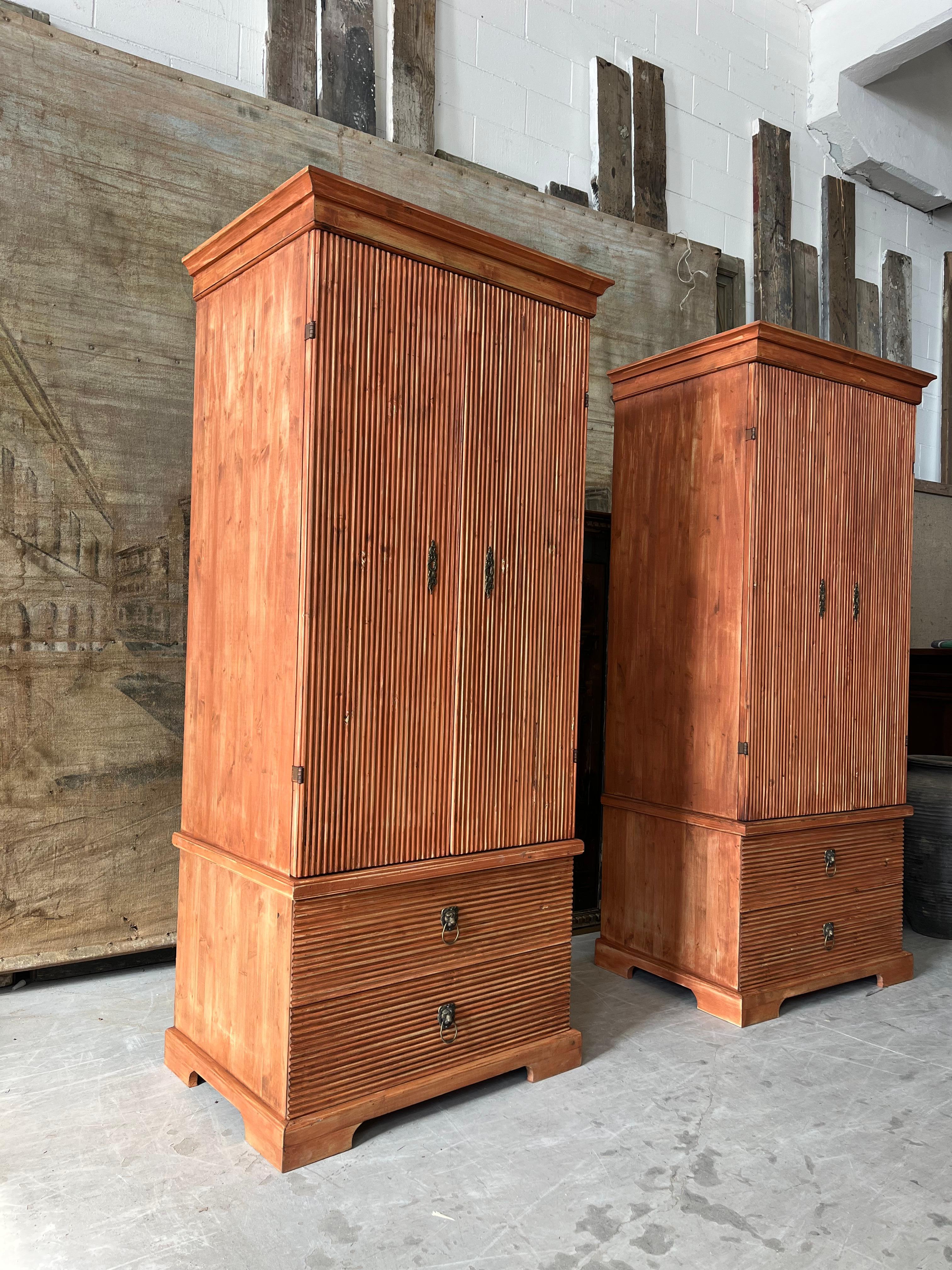 Fatto a mano Swedish style red cabinet in vendita