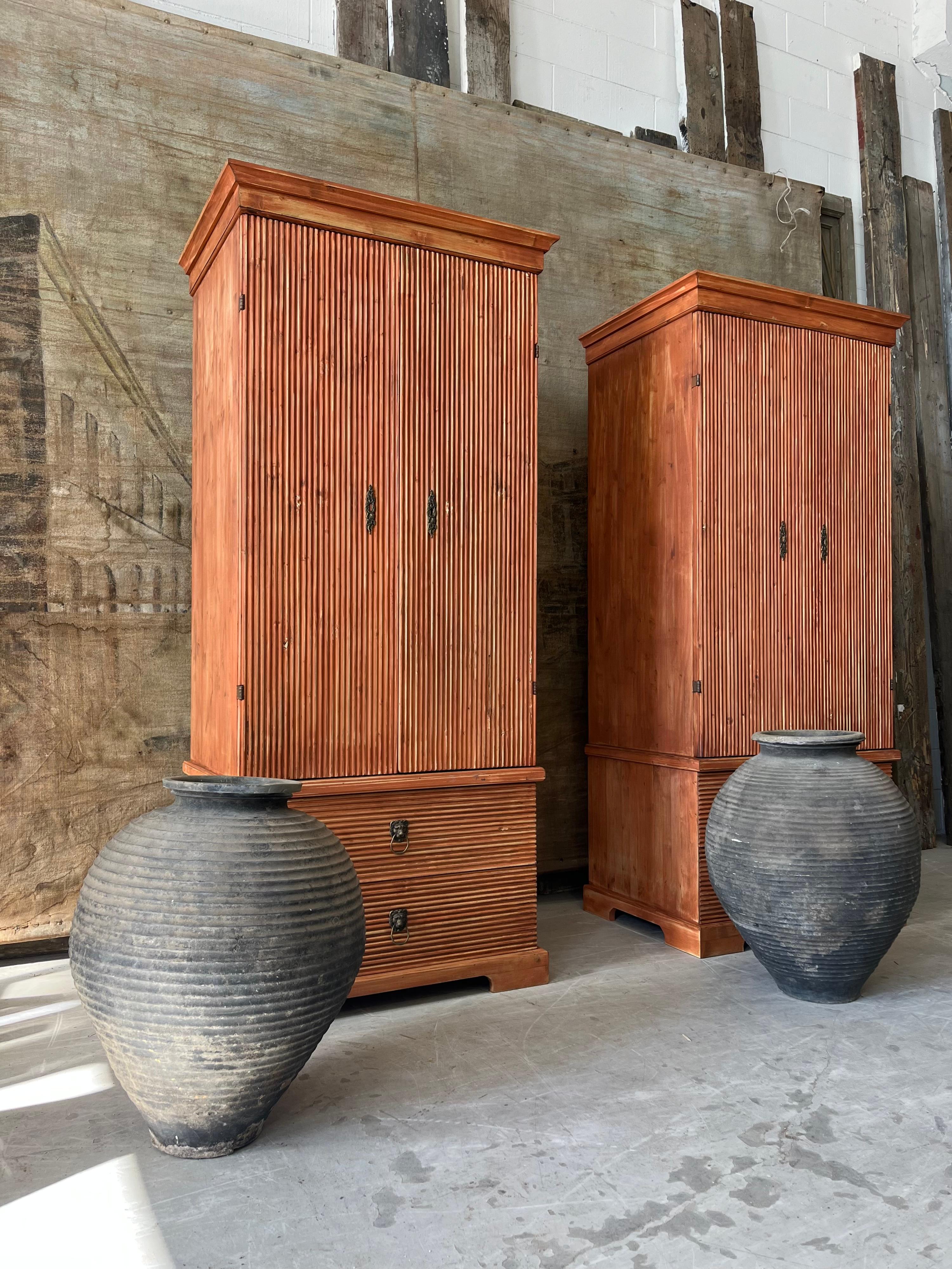 Swedish style red cabinet In condizioni Nuovo in vendita a Livorno, IT