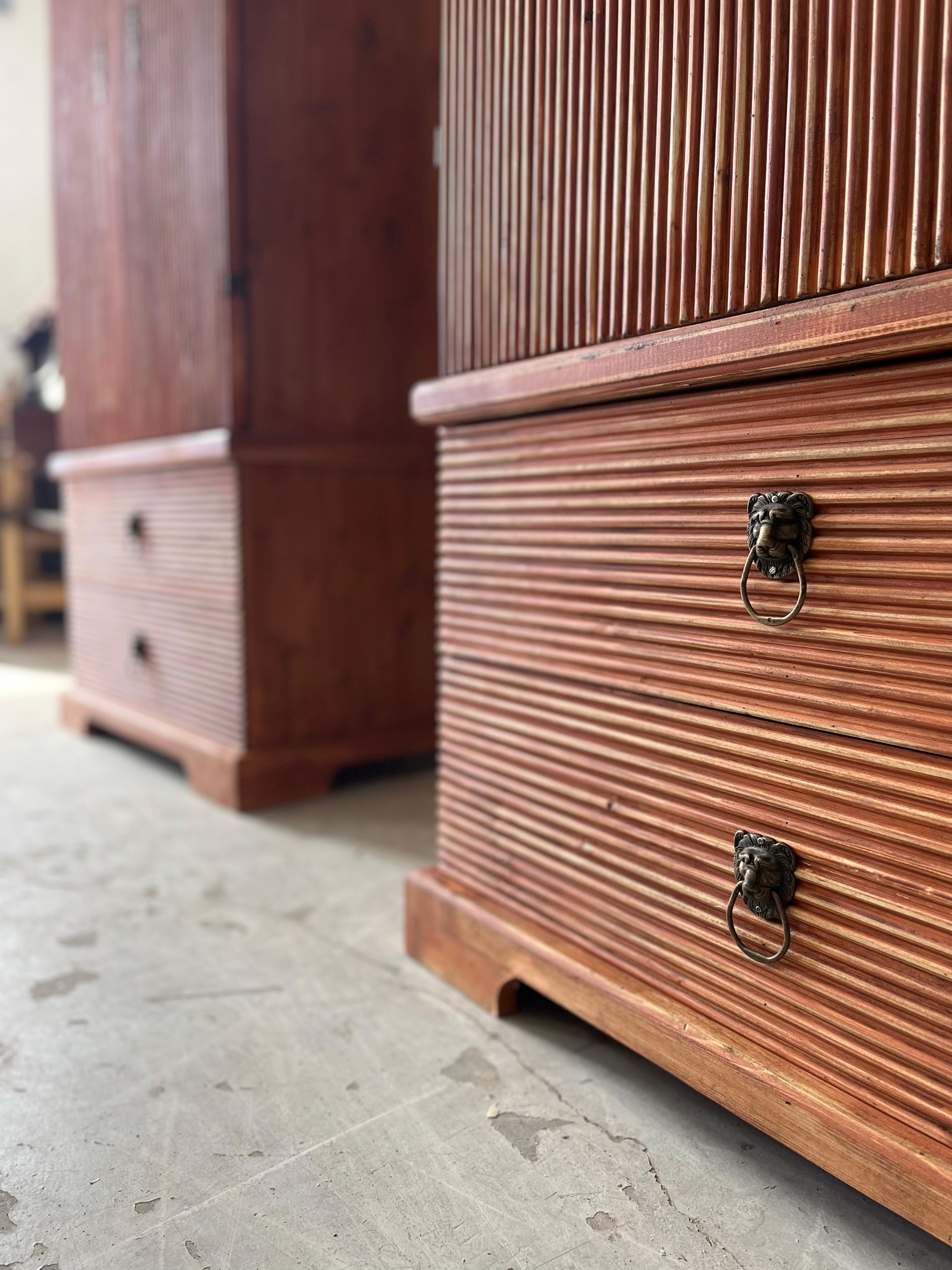 Swedish style red cabinet in vendita 1