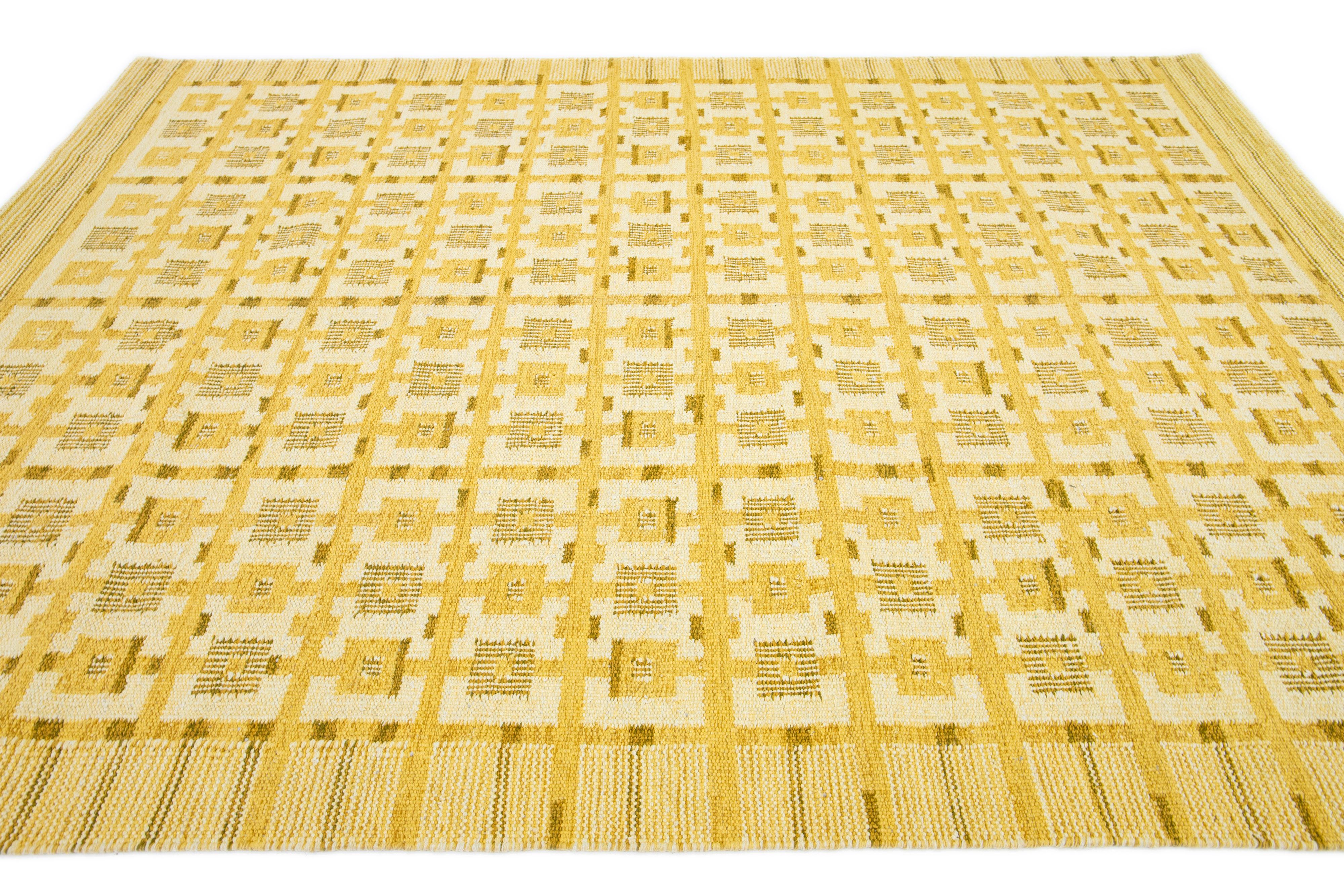 Indian Swedish Style Yellow Modern Wool Rug Handmade With Geometric Design For Sale