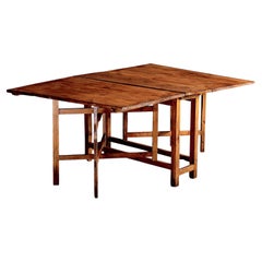 Swedish Table in Pine, with two folding Leaves, Sweden 1920s