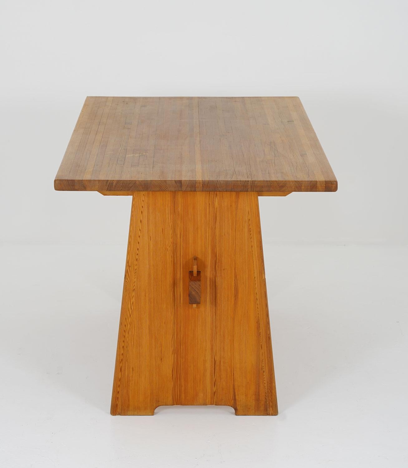 Swedish Table in Solid Pine In Good Condition For Sale In Karlstad, SE