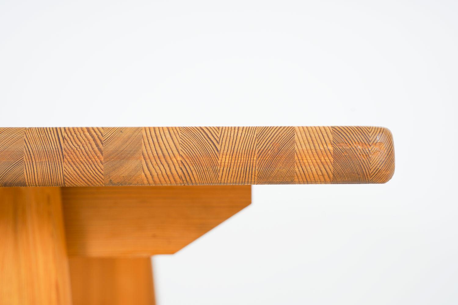Schwedischer Tisch aus massiver Kiefer im Zustand „Gut“ im Angebot in Karlstad, SE