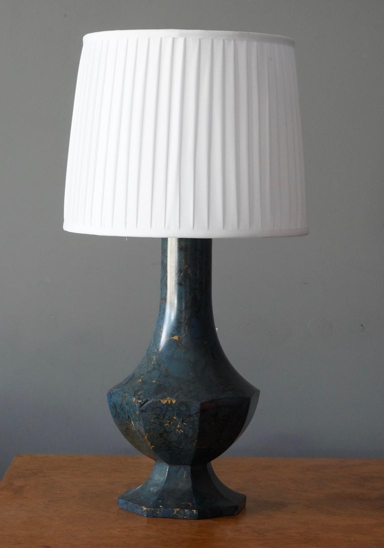A table lamp by unknown Swedish maker. In hand-painted ceramic. Features a Trompe-l'œil style marble / stone motif. 

Sold without lampshade. Dimensions exclude lampshade, height includes socket.

Other designers of the period include Axel