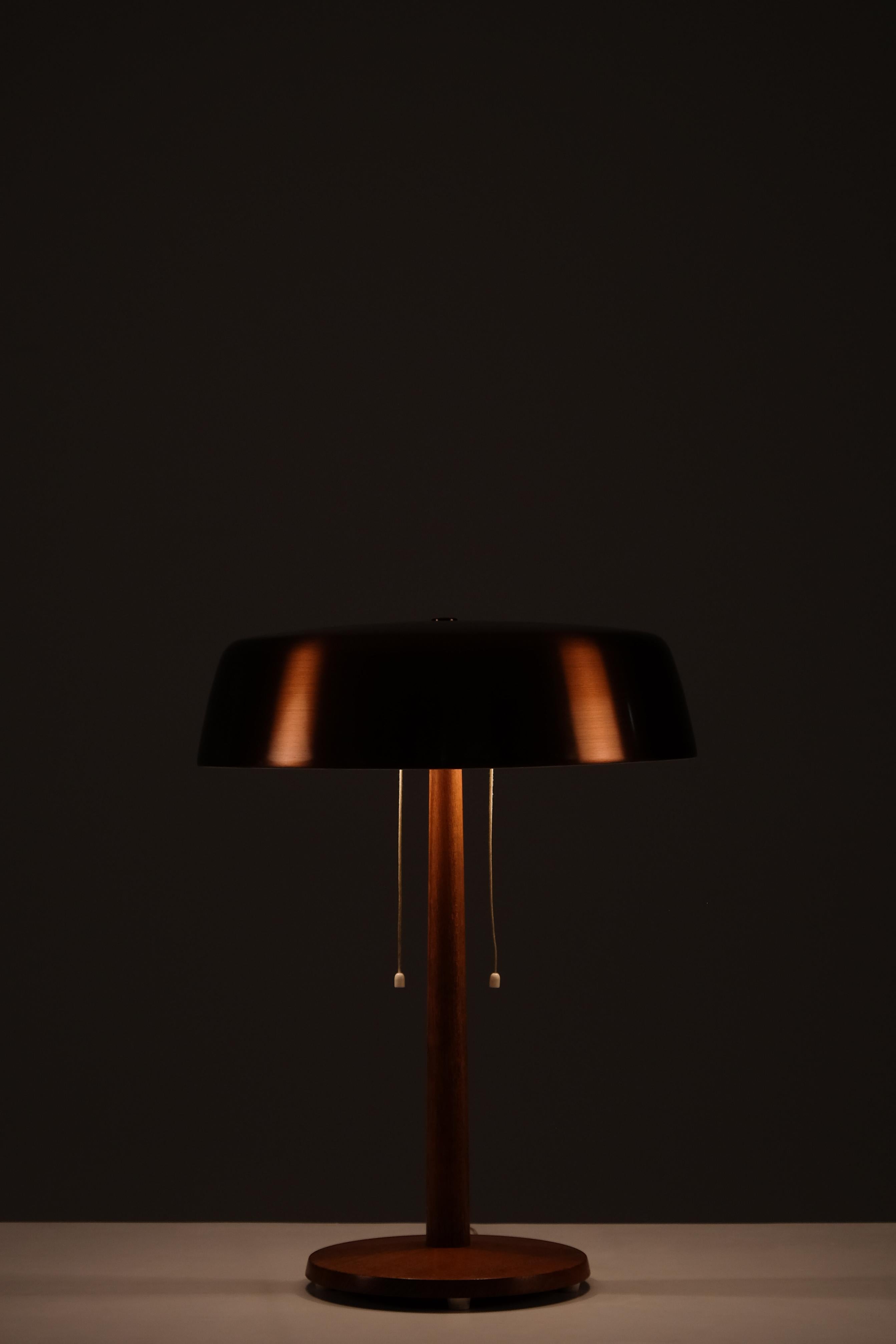 Table lamp in teak and copper manufactured by Bergboms, Sweden, 1960s.
