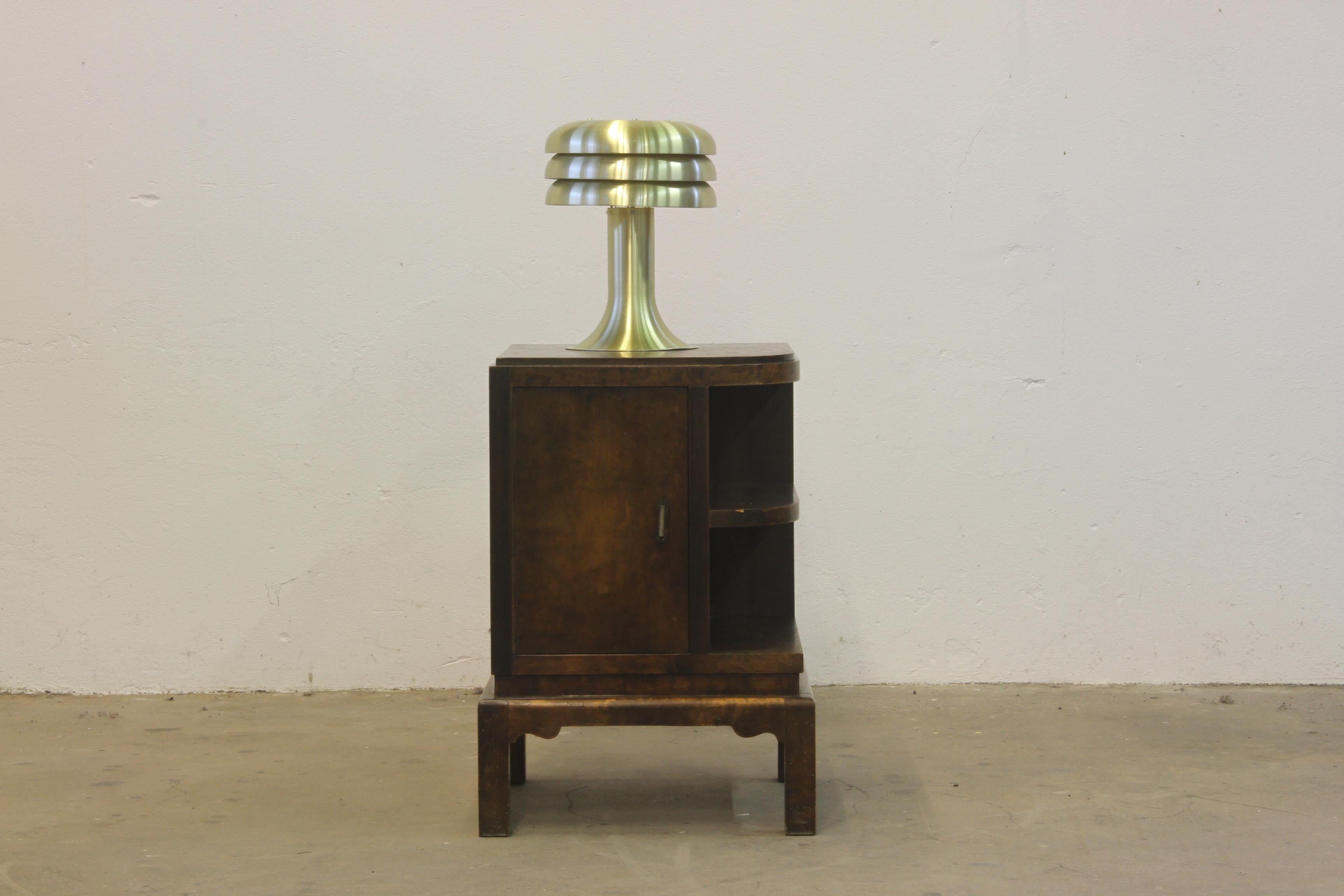 Vintage BN-25 table lamp by Hans-Agne Jakobsson, produced by Markaryd, Sweden in the 1960s. Made of aluminum with original brass-colored paint and retains its original sticker underneath.

This lamp exudes character, having graced many desks over